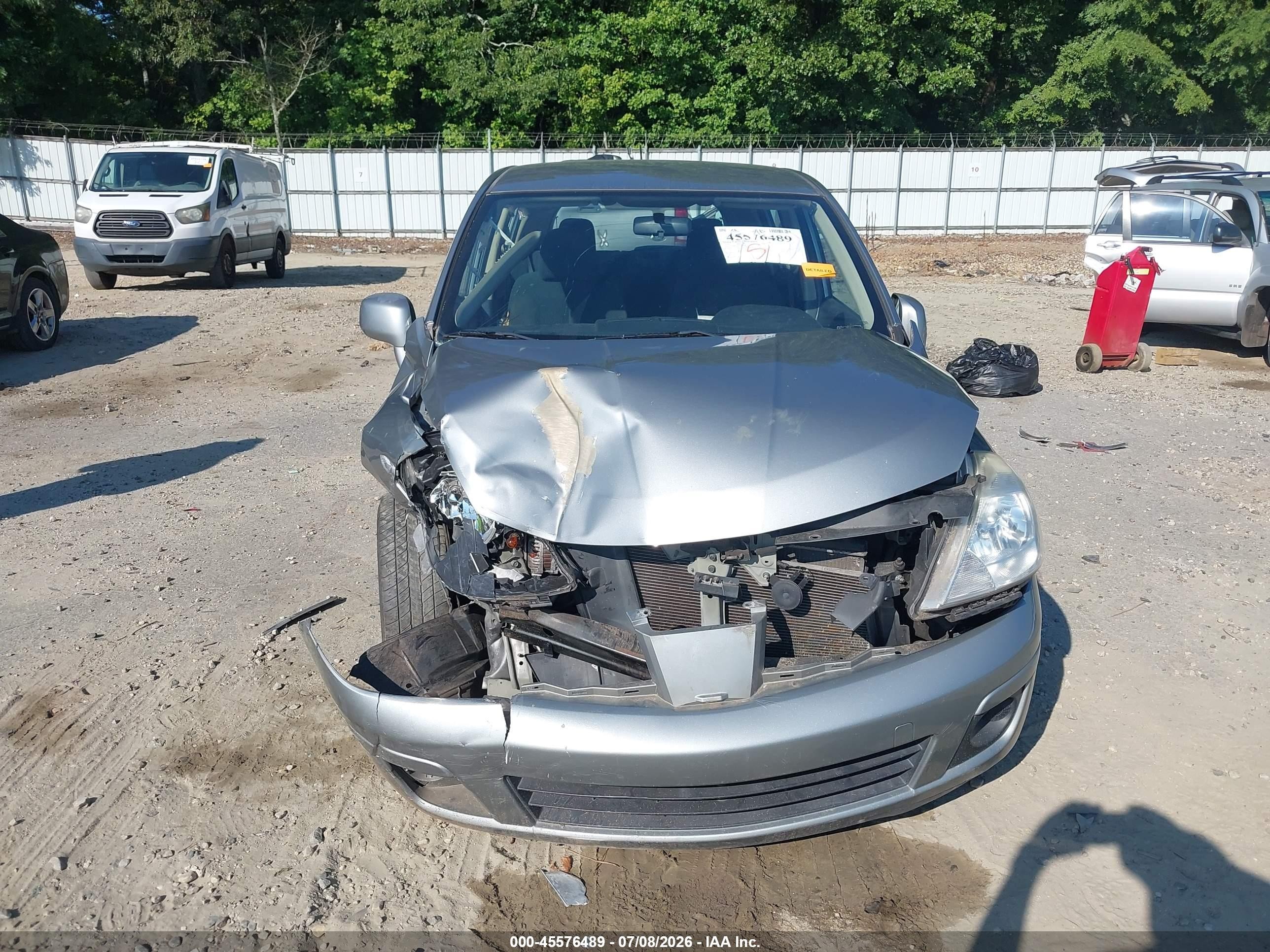 2011 Nissan Versa 1.8s Серый vin: 3N1BC1CP7BL504441