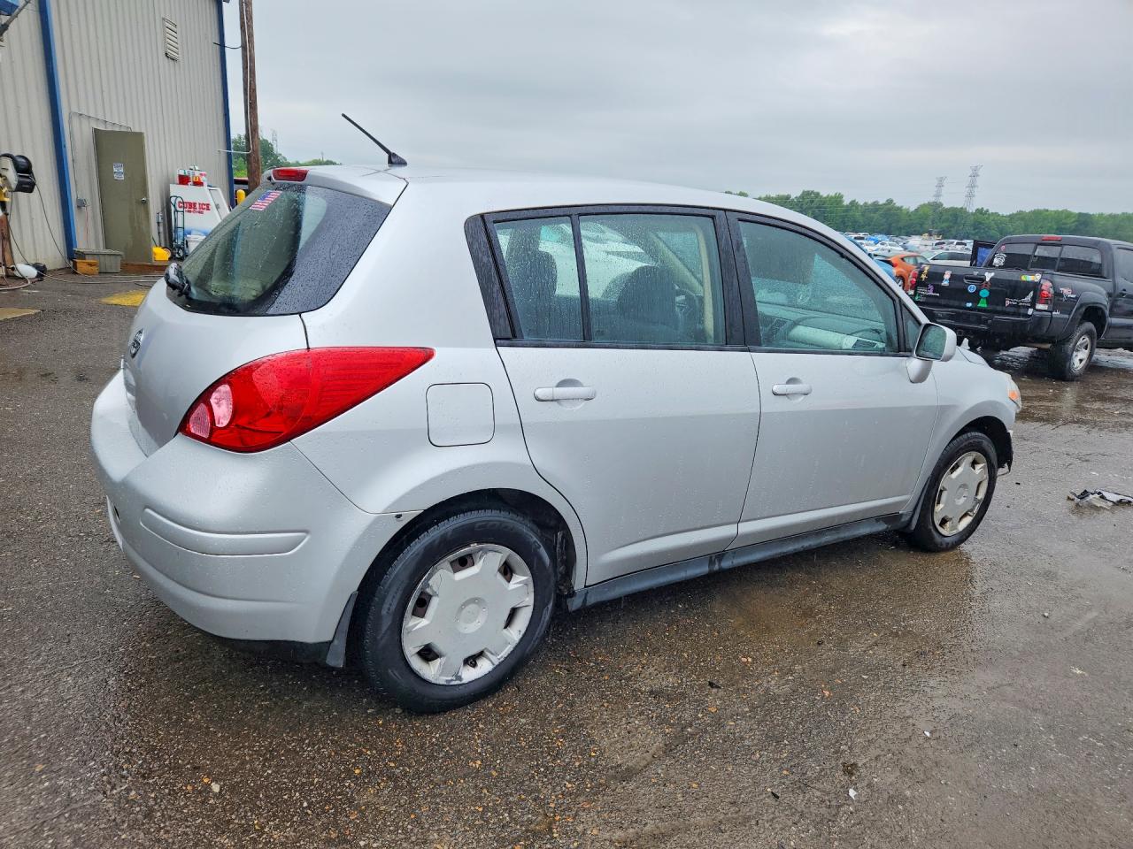 2011 Nissan Versa 1.8 S Silver vin: 3N1BC1CP7BL504911