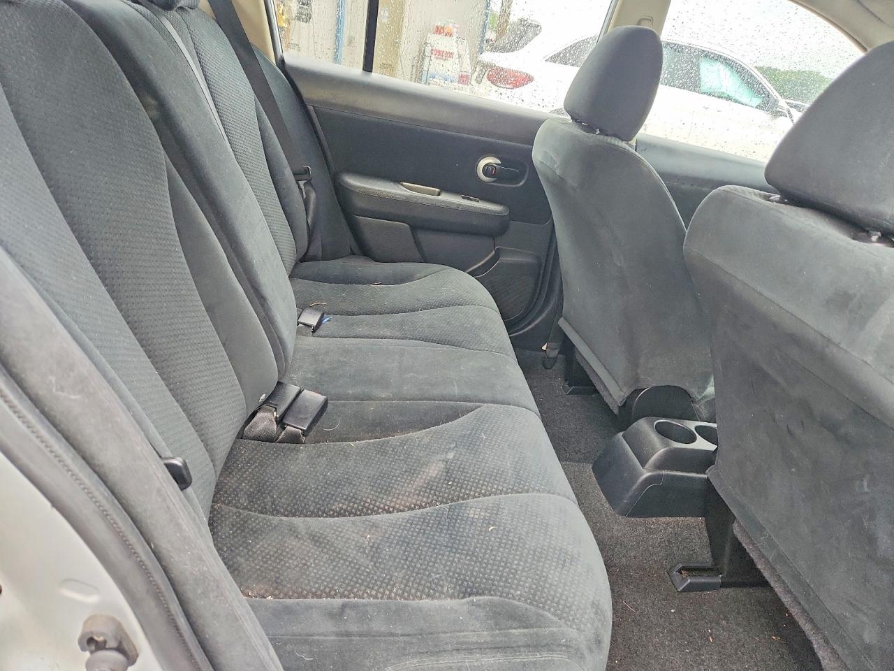 2011 Nissan Versa 1.8 S Silver vin: 3N1BC1CP7BL504911