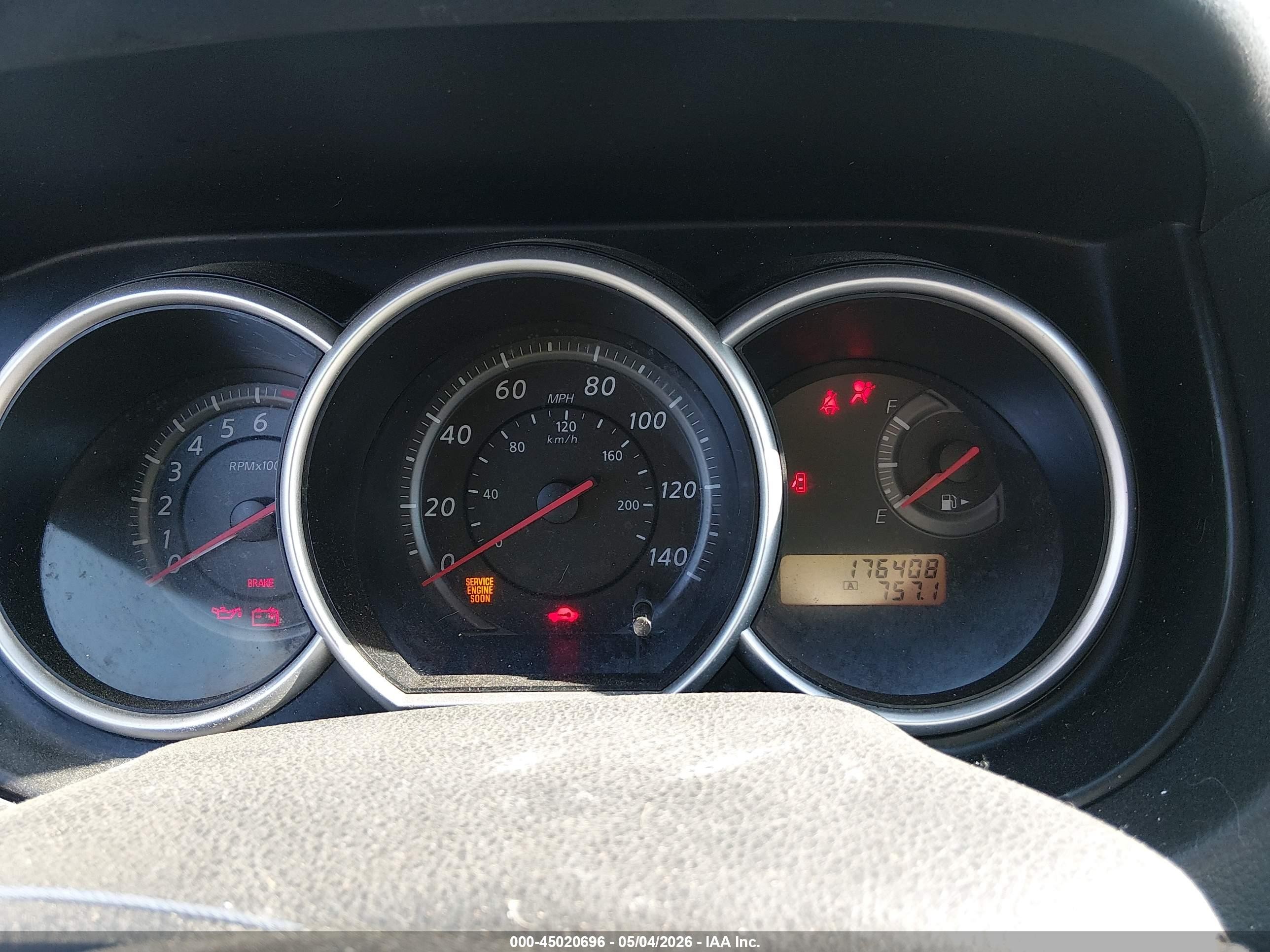 2011 Nissan Versa 1.8s Silver vin: 3N1BC1CP7BL511874