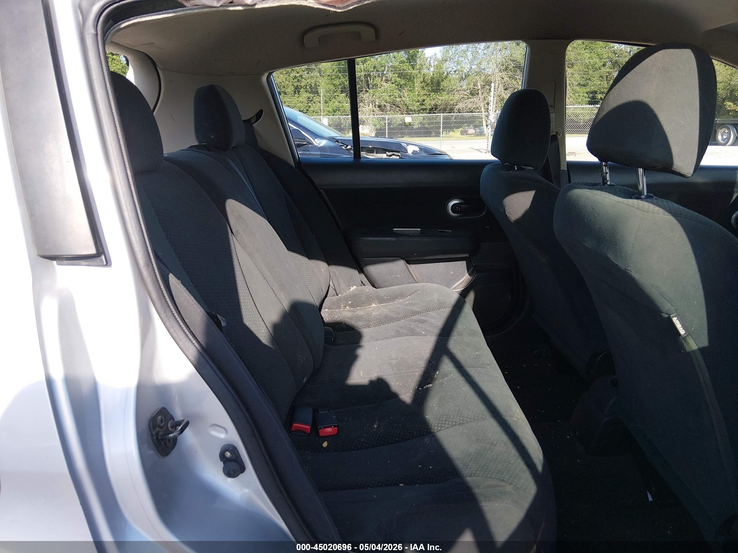 2011 Nissan Versa 1.8s Silver vin: 3N1BC1CP7BL511874