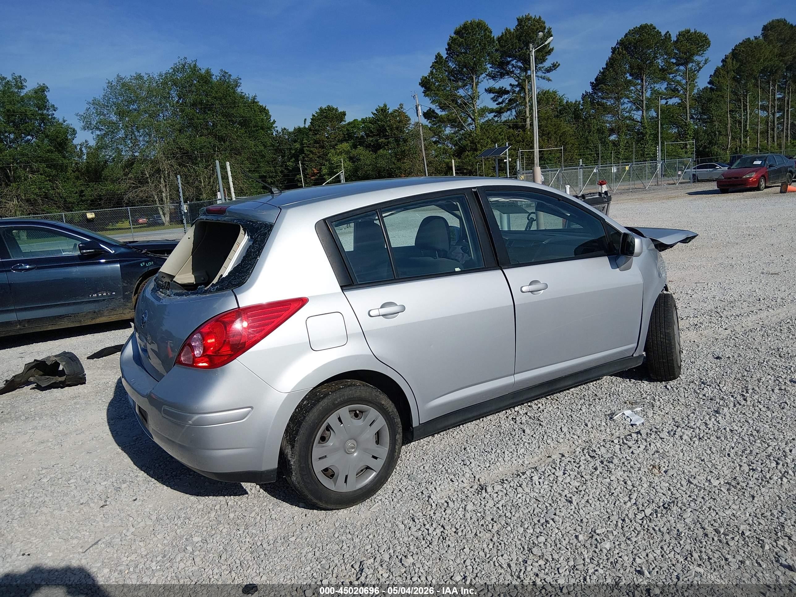 2011 Nissan Versa 1.8s Silver vin: 3N1BC1CP7BL511874