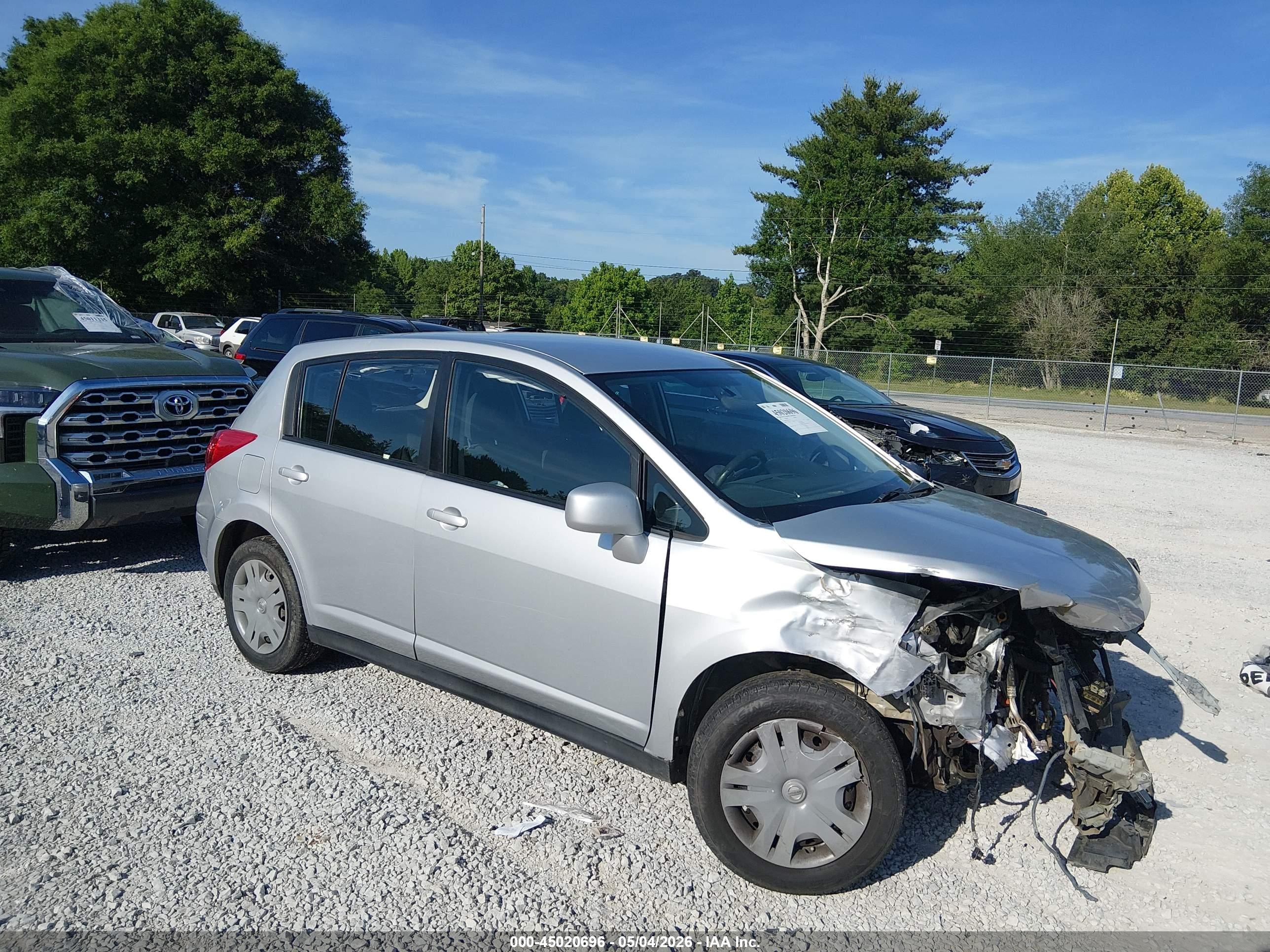 2011 Nissan Versa 1.8s Silver vin: 3N1BC1CP7BL511874