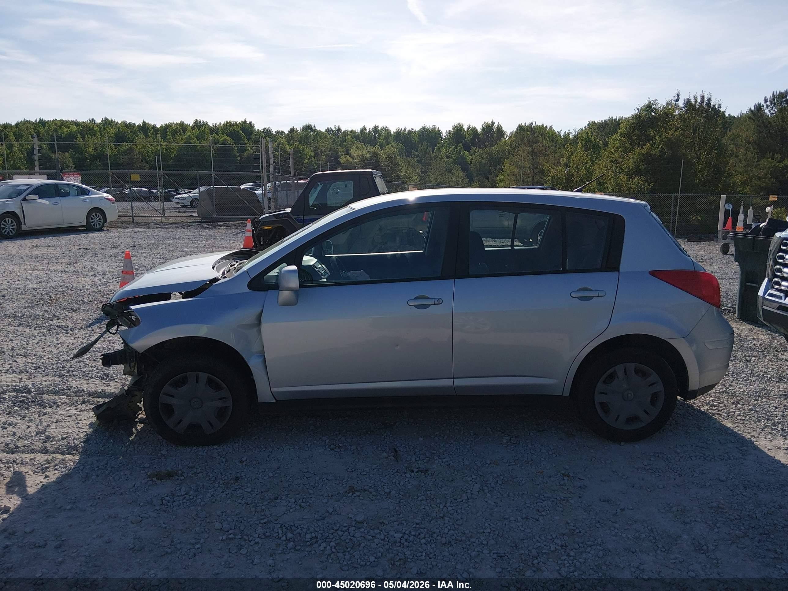 2011 Nissan Versa 1.8s Silver vin: 3N1BC1CP7BL511874