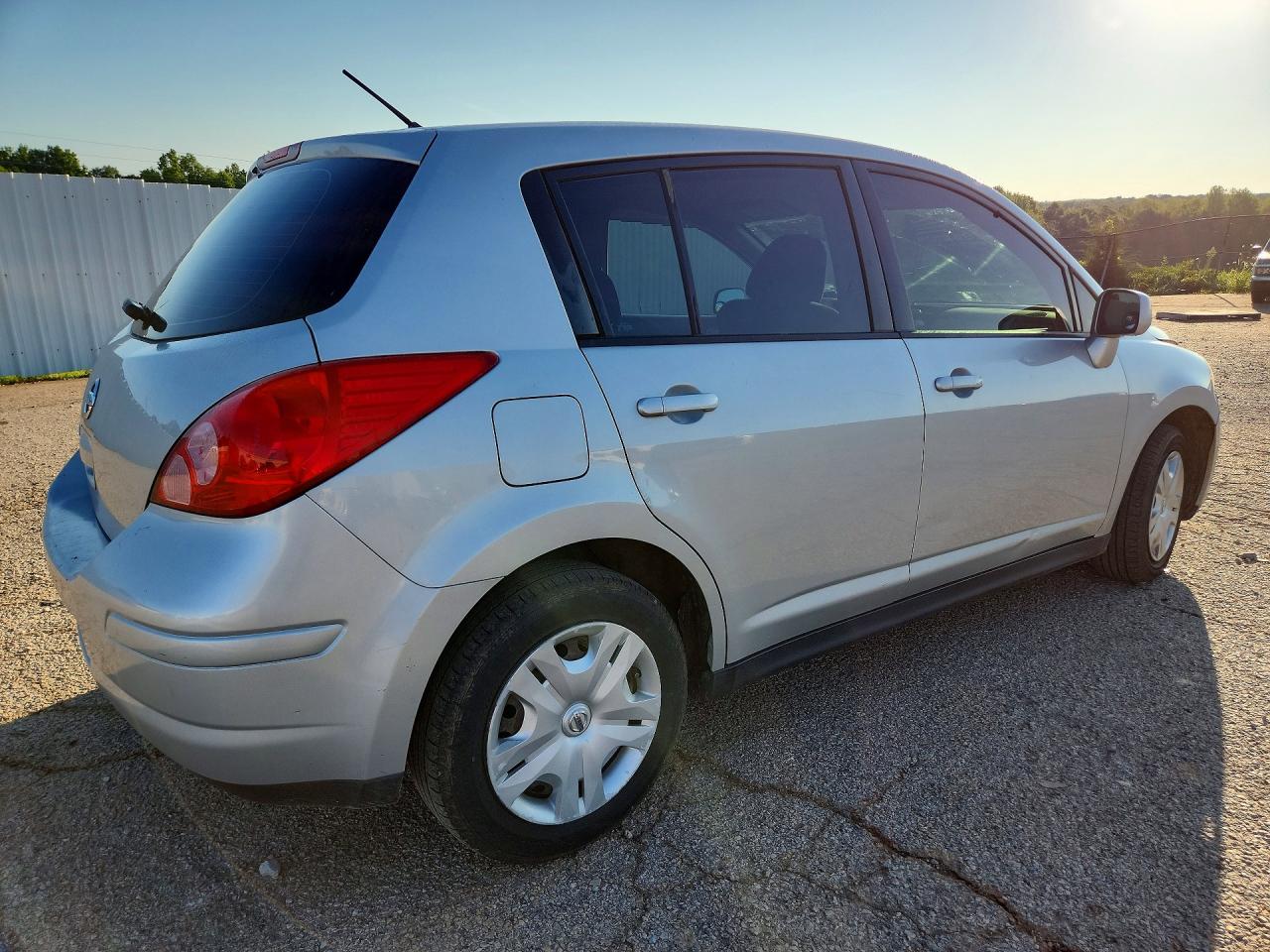 2012 Nissan Versa 1.8 S Серебряный vin: 3N1BC1CP7CK245070