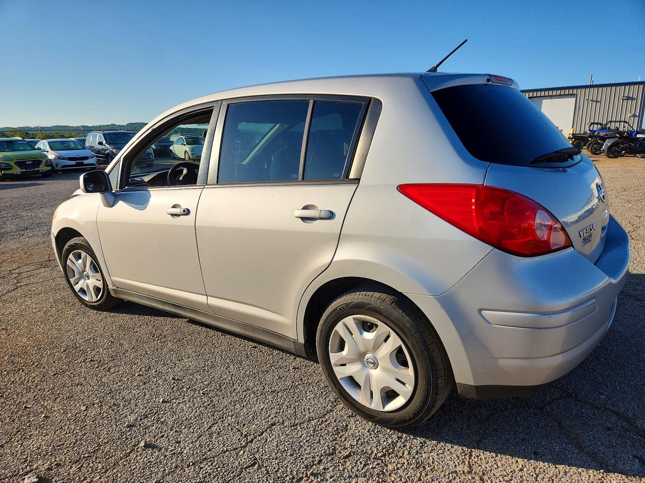 2012 Nissan Versa 1.8 S Серебряный vin: 3N1BC1CP7CK245070