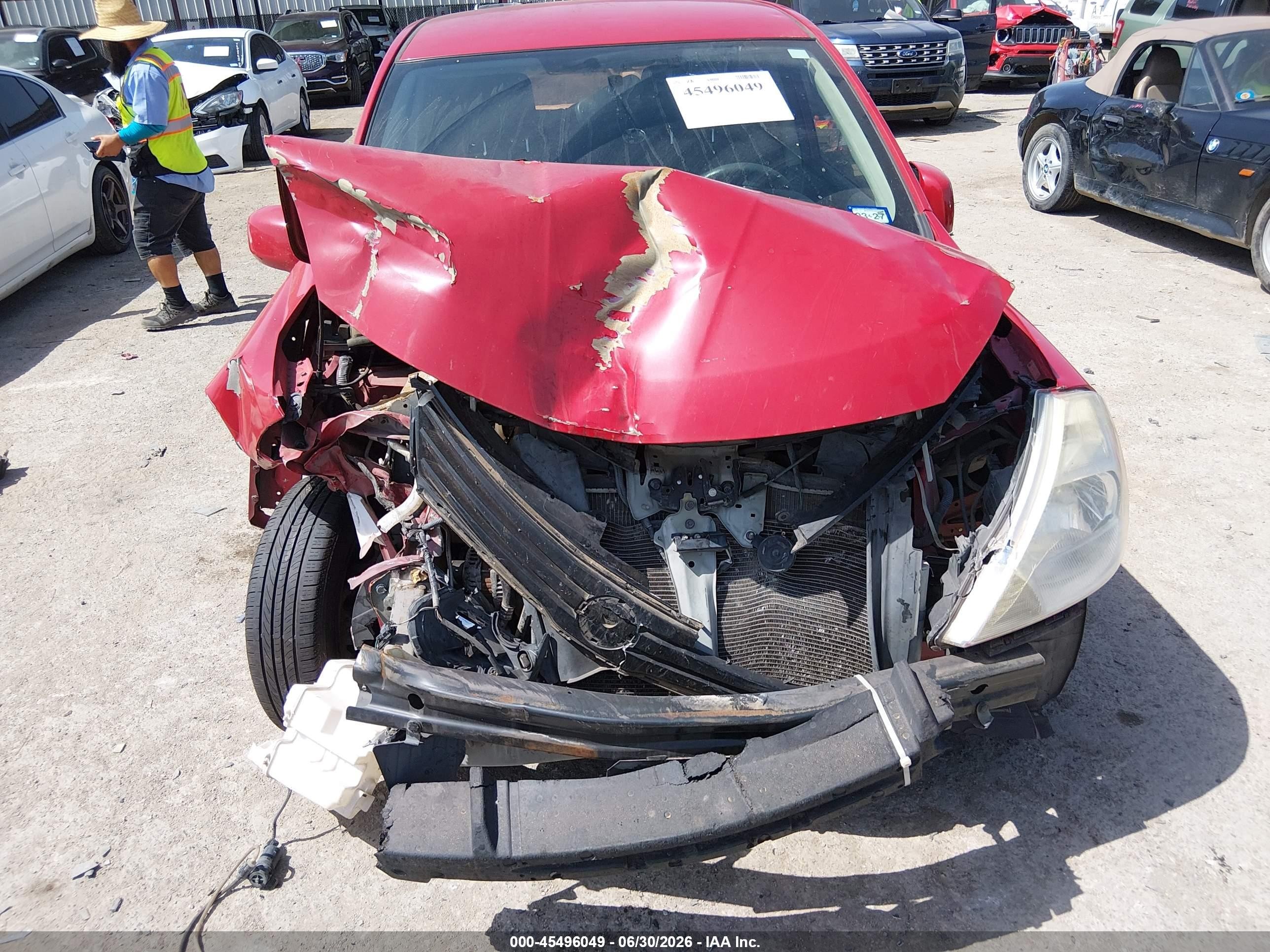 2012 Nissan Versa 1.8 S Red vin: 3N1BC1CP7CK813012