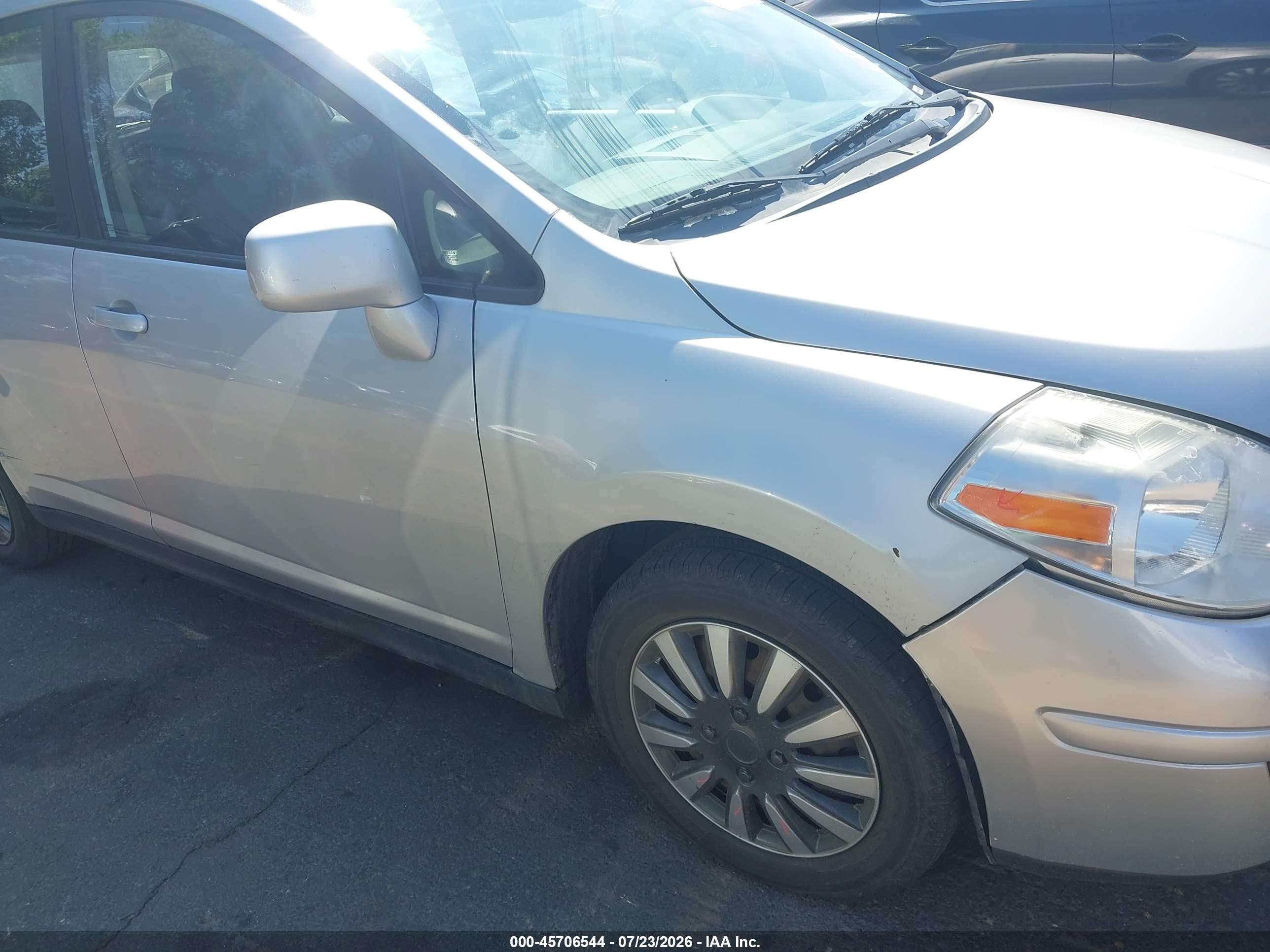 2012 Nissan Versa 1.8 S Silver vin: 3N1BC1CP7CK813995