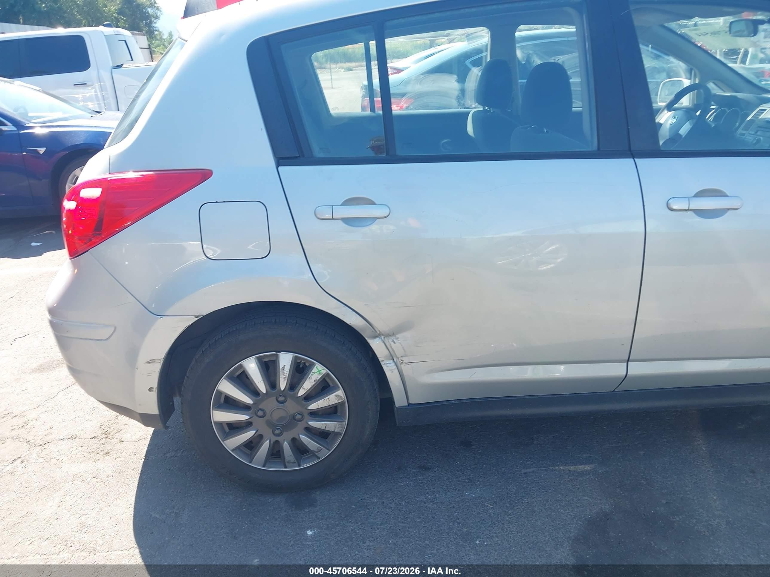 2012 Nissan Versa 1.8 S Silver vin: 3N1BC1CP7CK813995