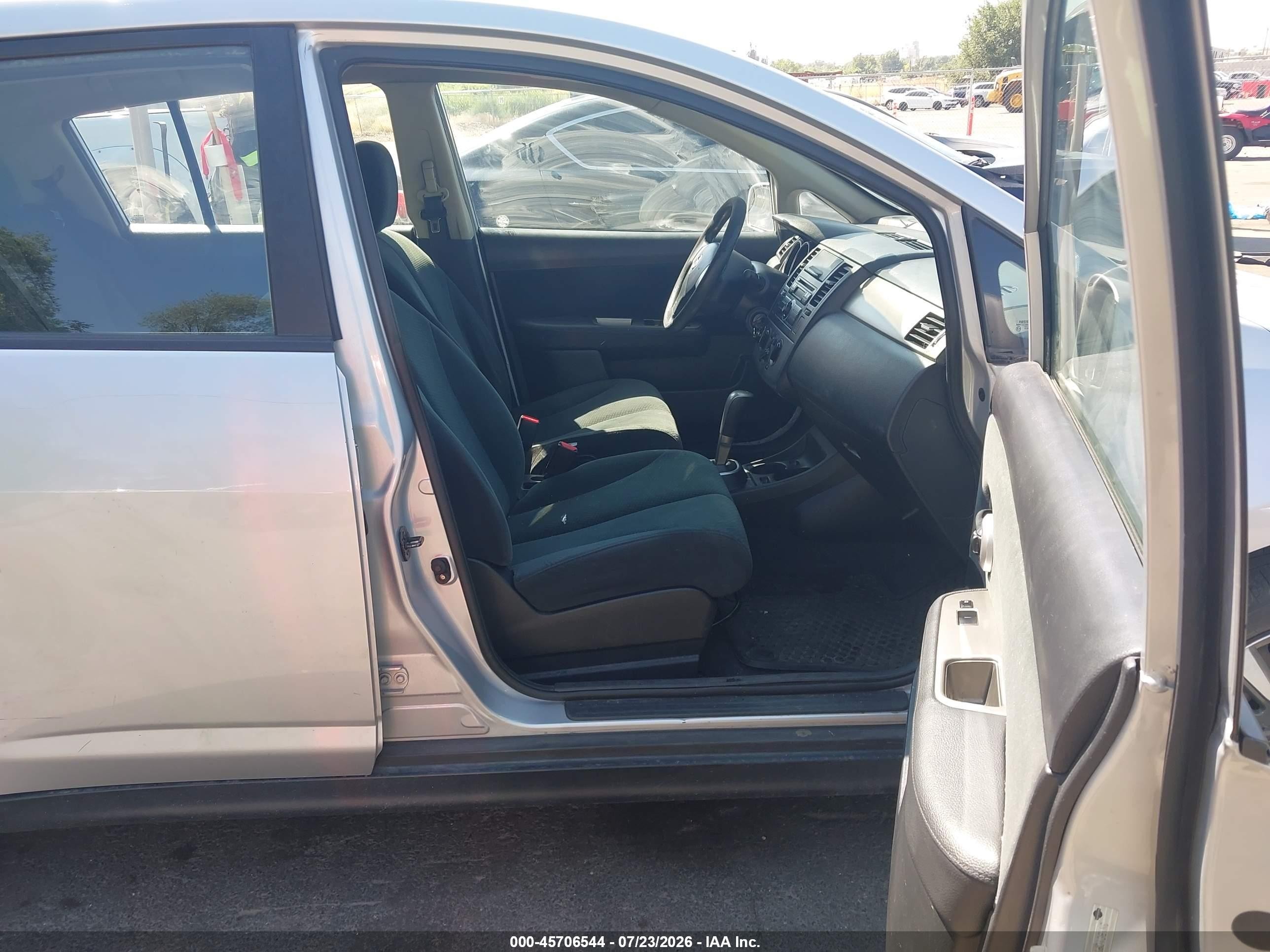 2012 Nissan Versa 1.8 S Silver vin: 3N1BC1CP7CK813995