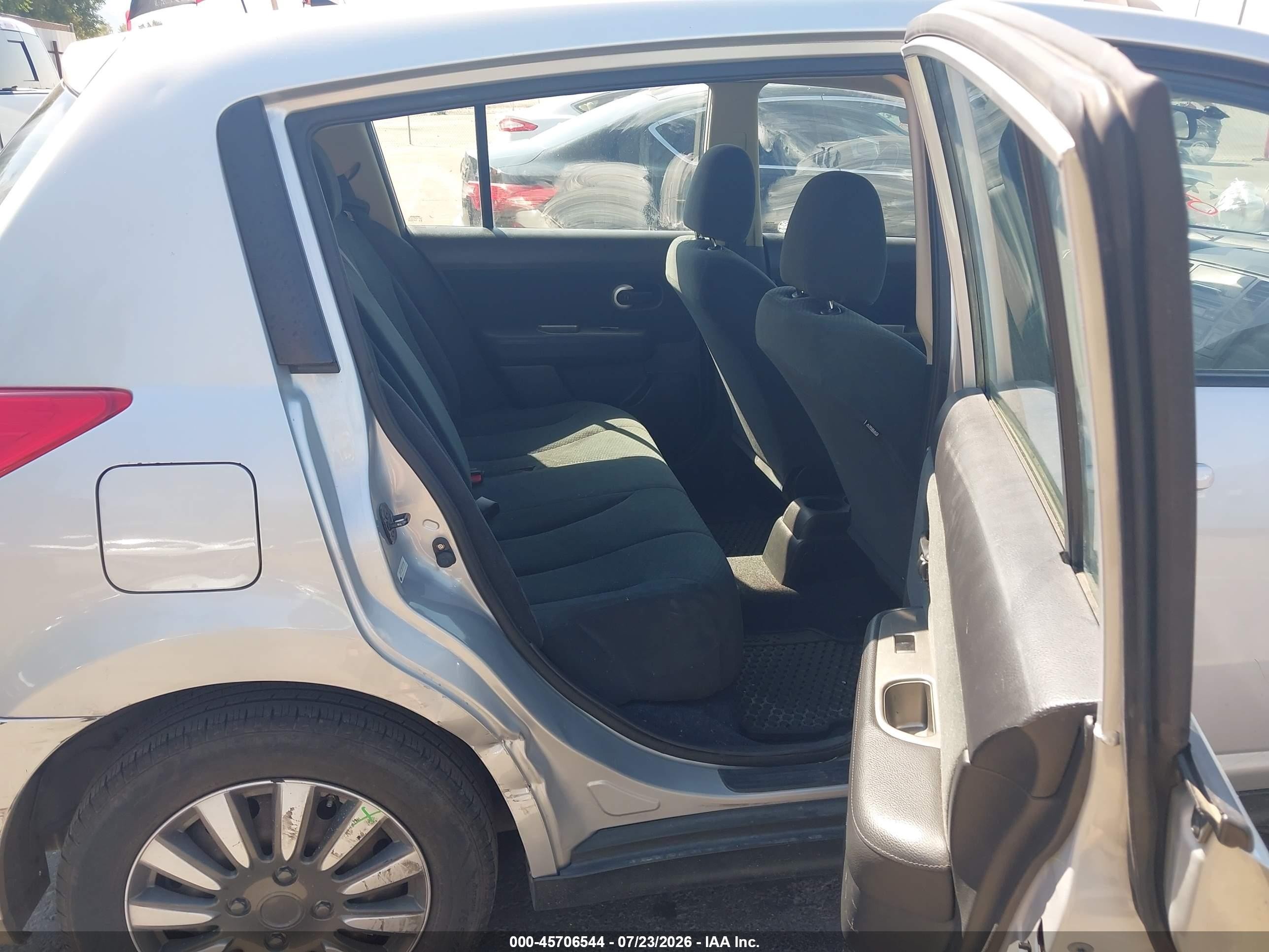 2012 Nissan Versa 1.8 S Silver vin: 3N1BC1CP7CK813995