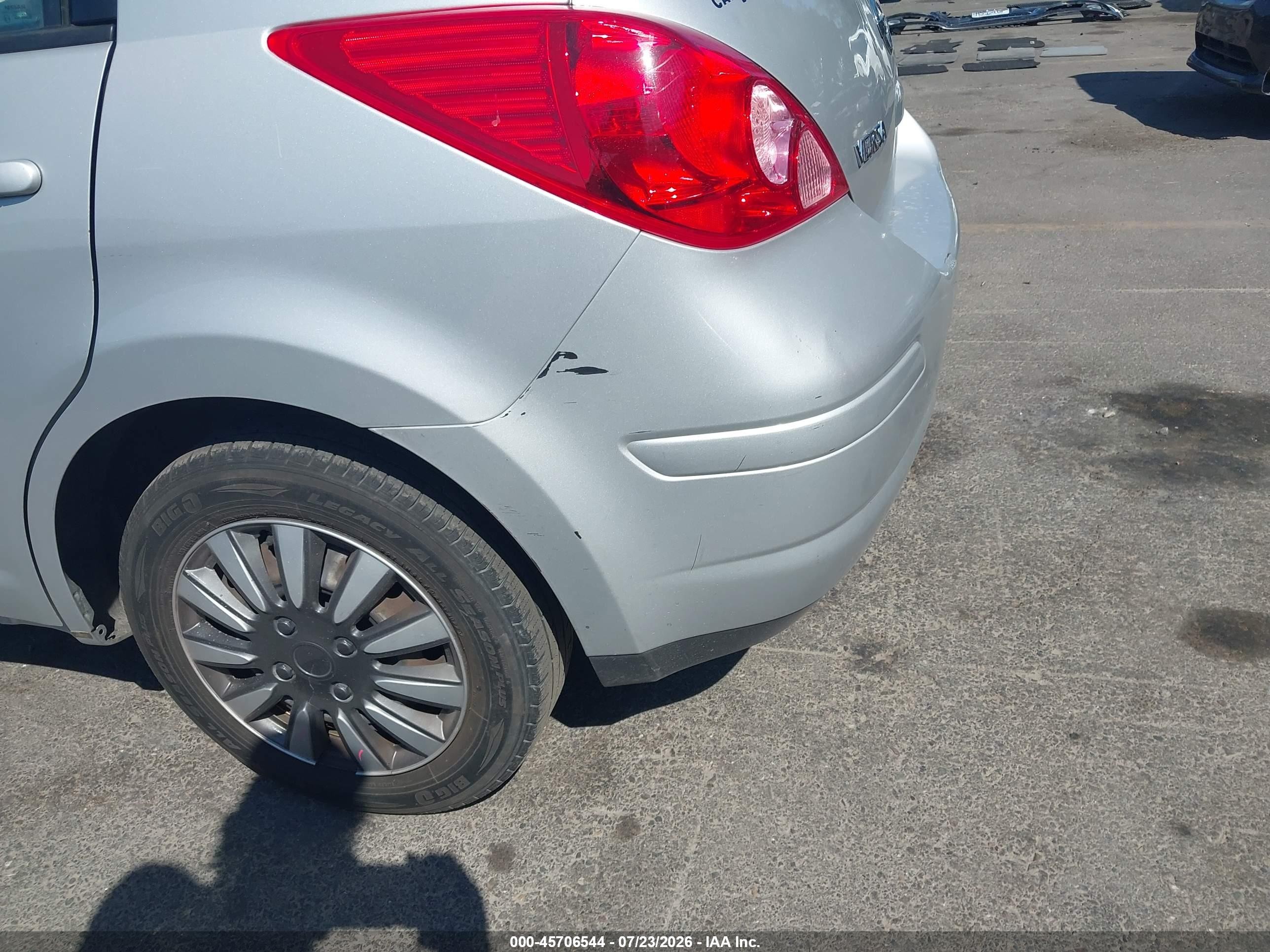 2012 Nissan Versa 1.8 S Silver vin: 3N1BC1CP7CK813995