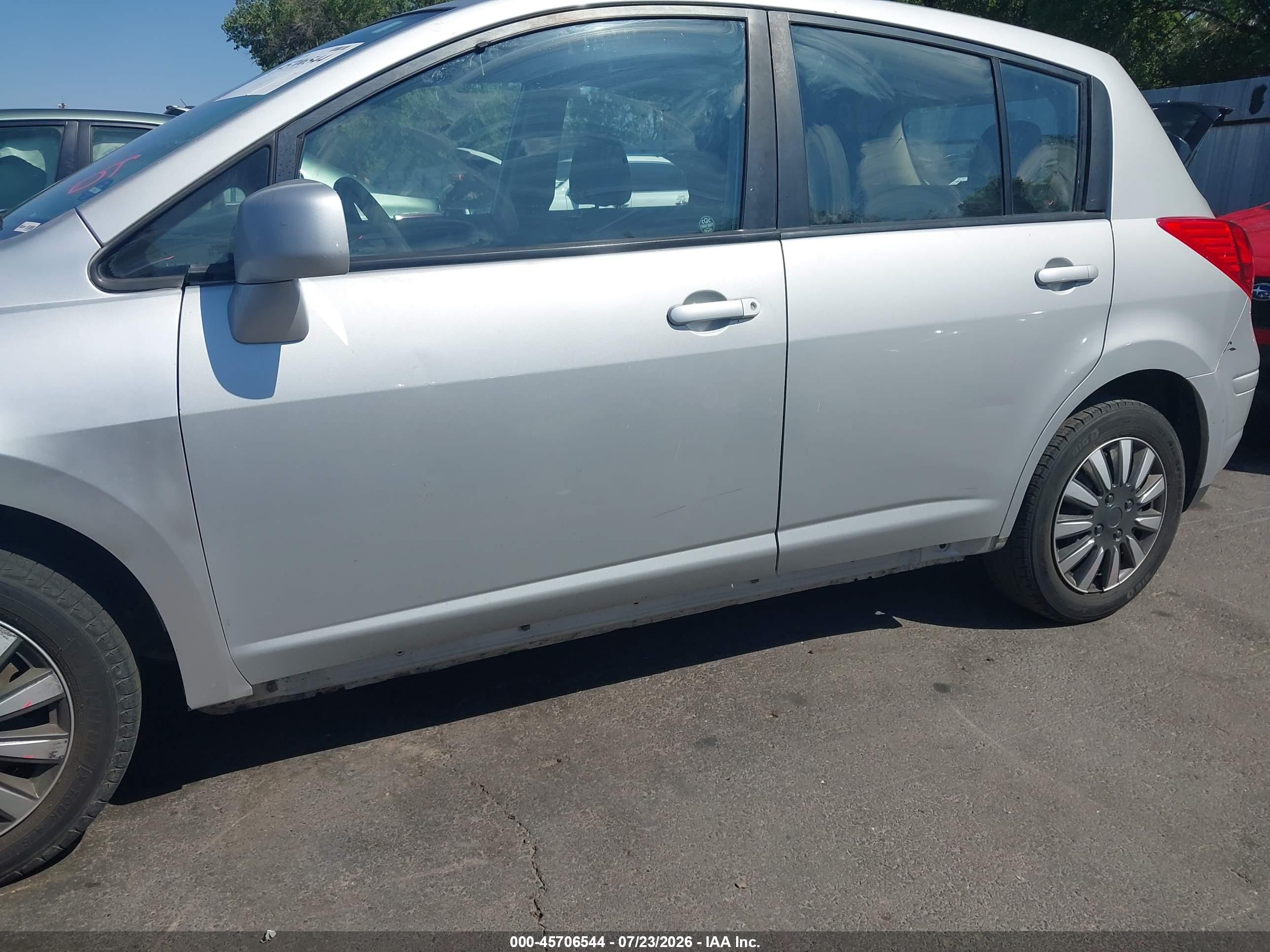 2012 Nissan Versa 1.8 S Silver vin: 3N1BC1CP7CK813995