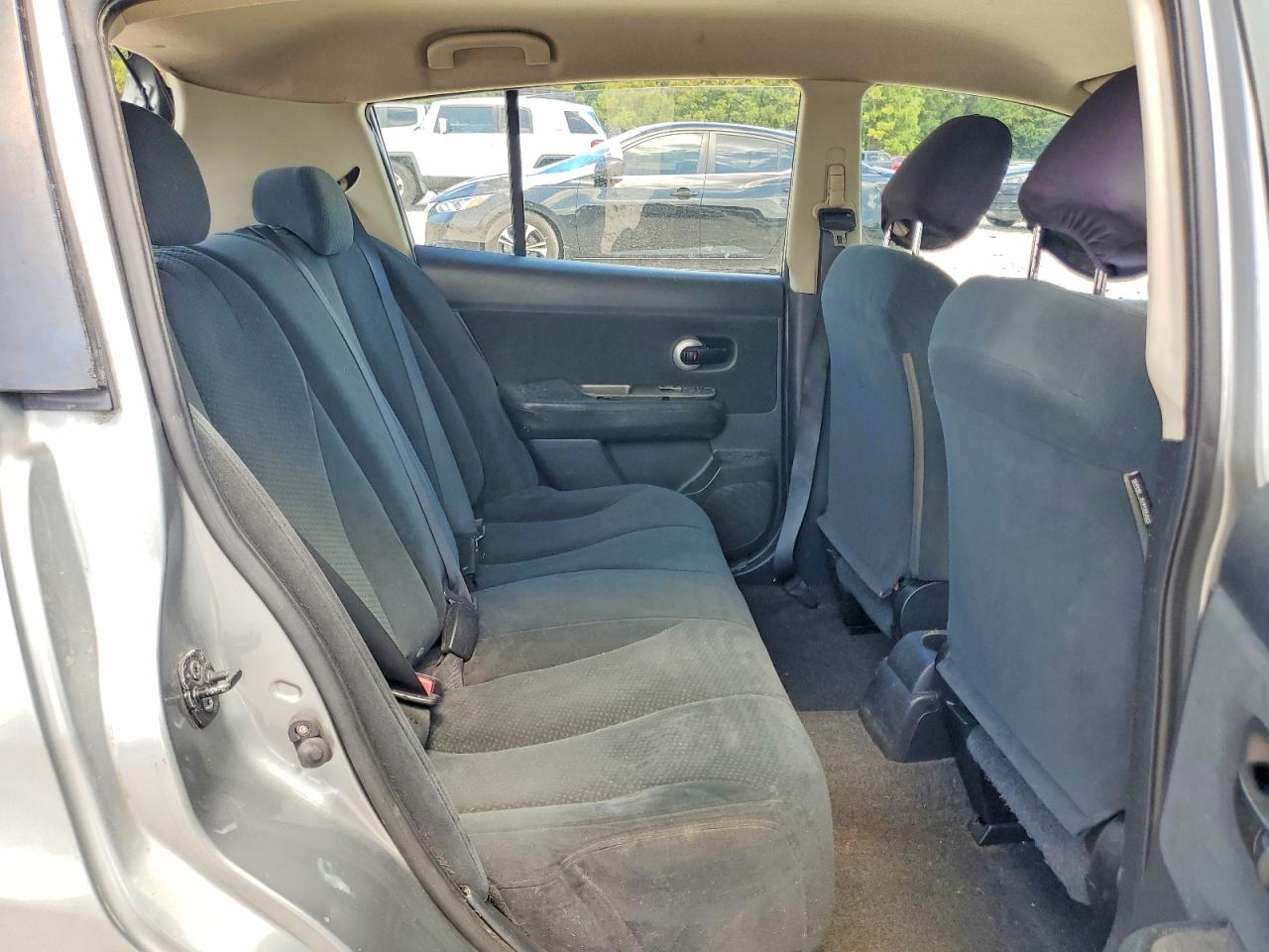 2010 Nissan Versa 1.8 S Silver vin: 3N1BC1CP8AL372496