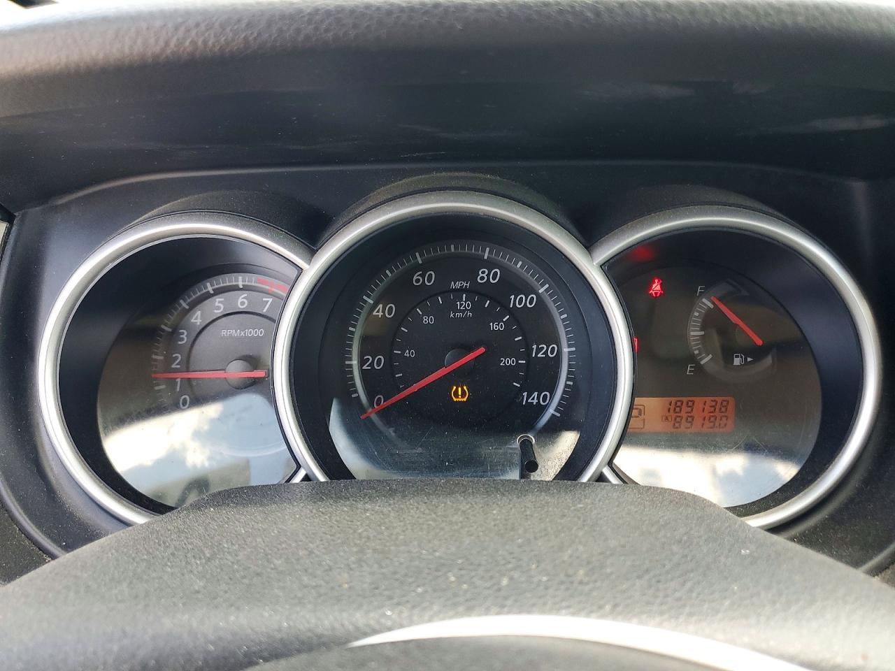 2010 Nissan Versa 1.8 S Silver vin: 3N1BC1CP8AL372496