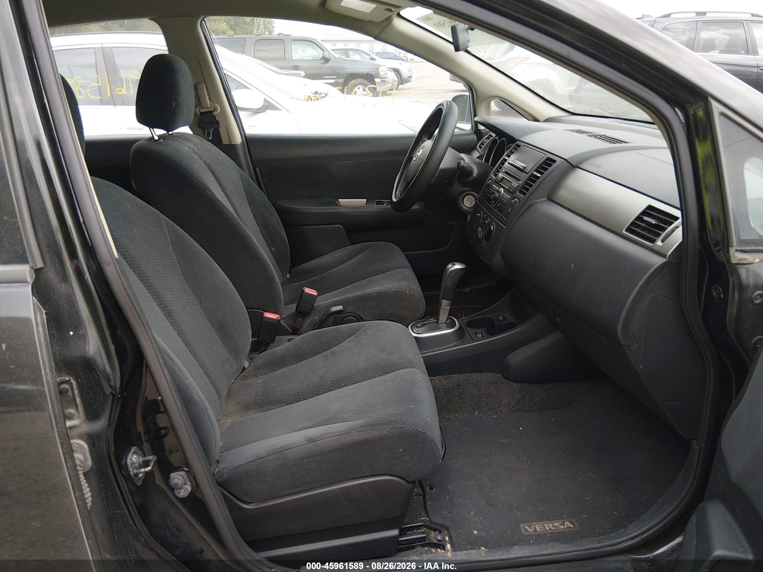 2010 Nissan Versa 1.8s Черный vin: 3N1BC1CP8AL400068