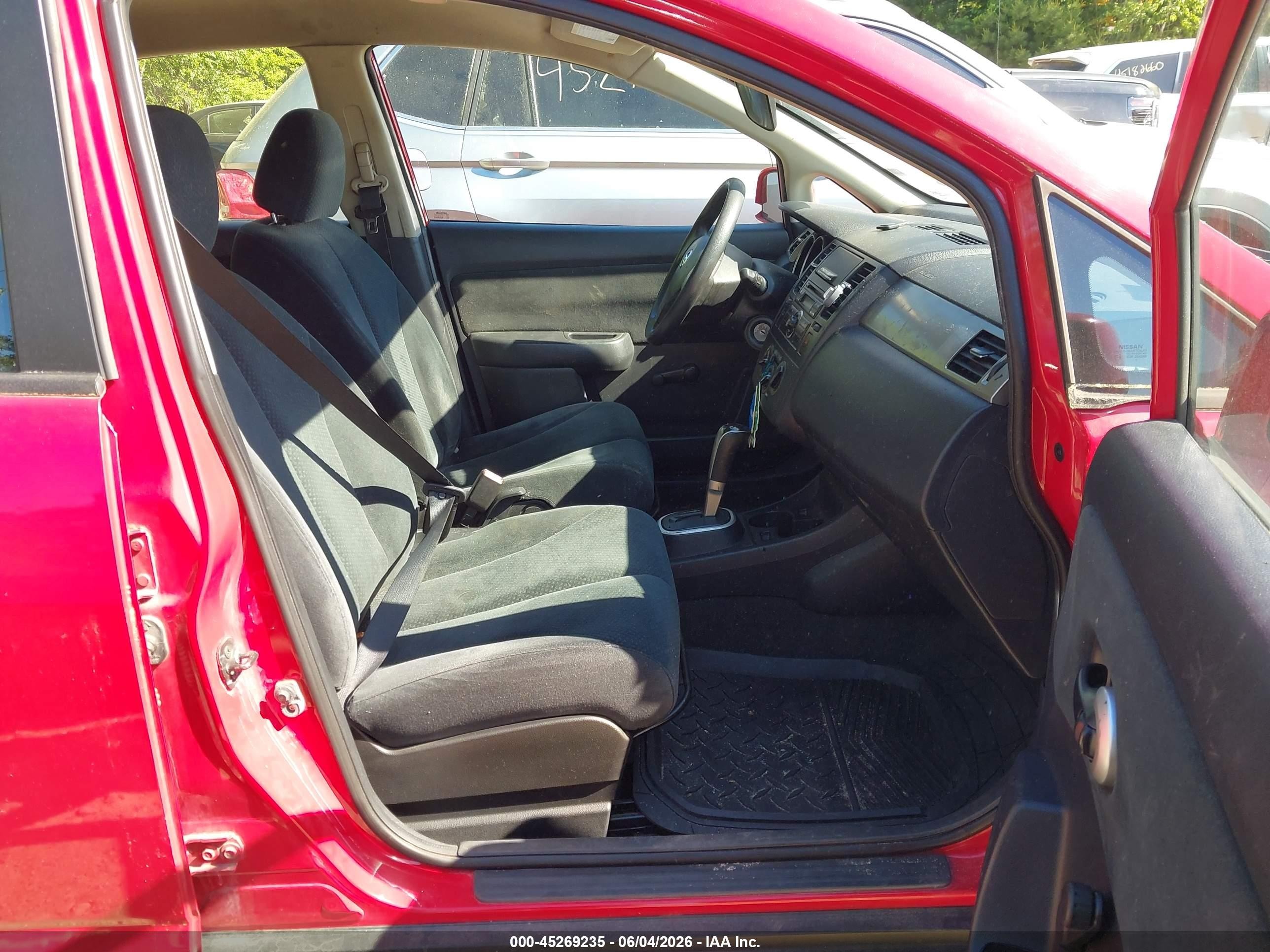 2010 Nissan Versa 1.8s Red vin: 3N1BC1CP8AL416092