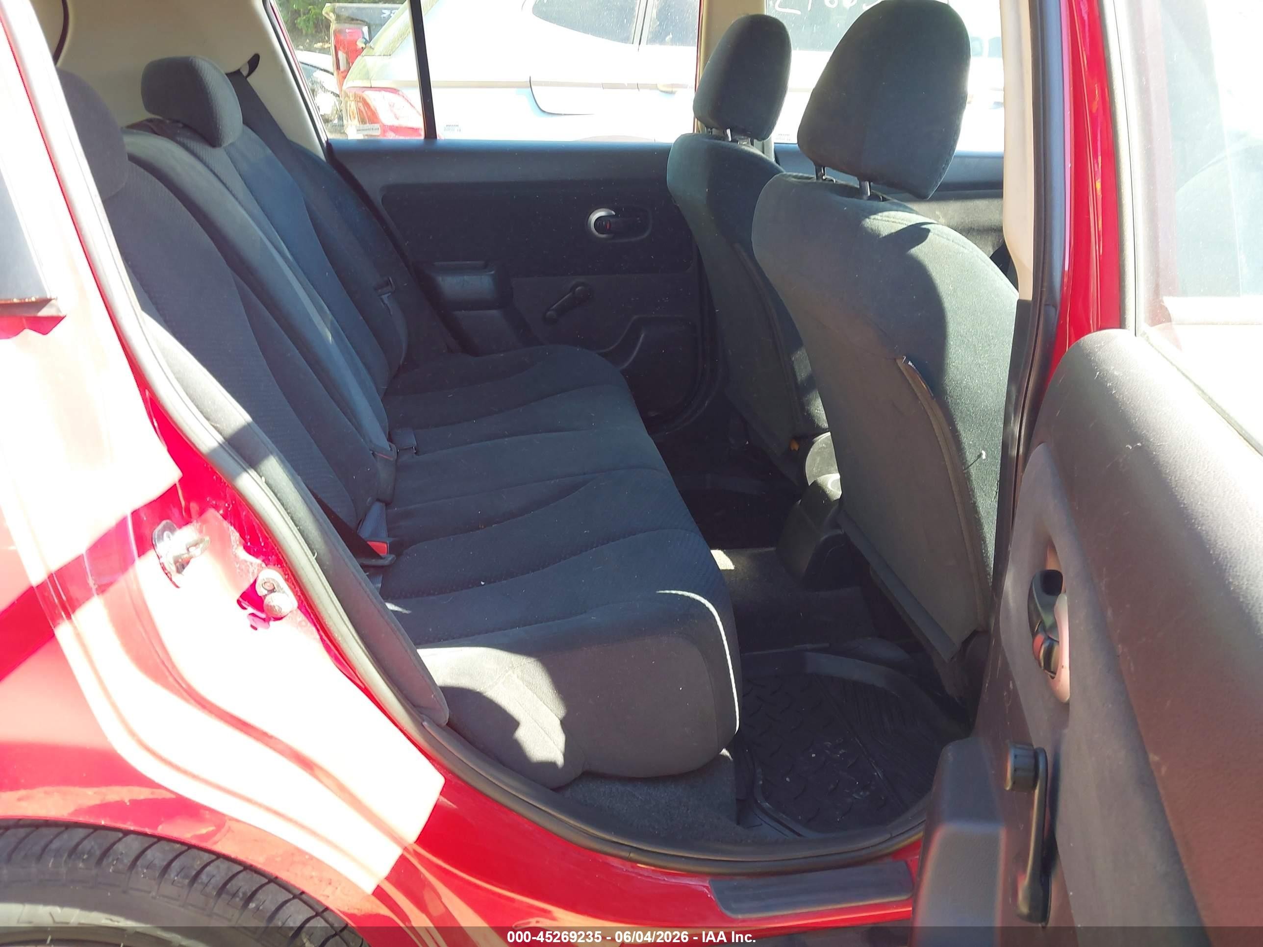 2010 Nissan Versa 1.8s Red vin: 3N1BC1CP8AL416092