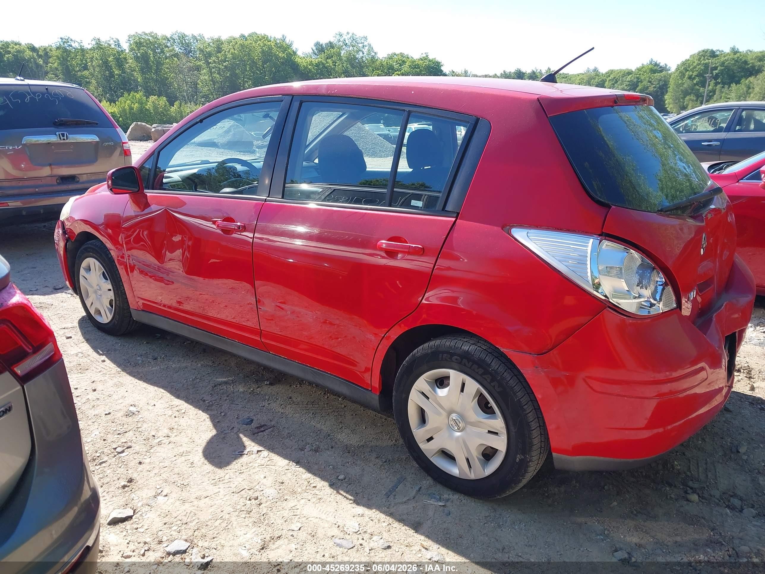 2010 Nissan Versa 1.8s Red vin: 3N1BC1CP8AL416092