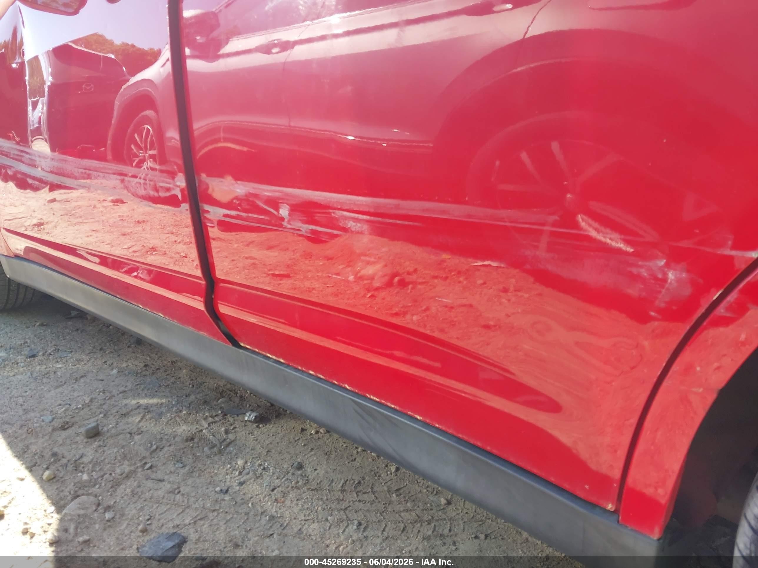2010 Nissan Versa 1.8s Red vin: 3N1BC1CP8AL416092