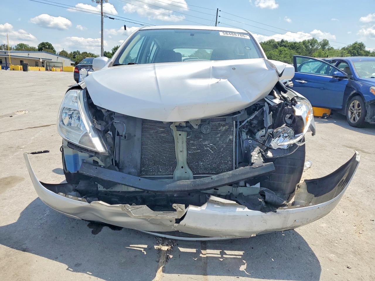 2011 Nissan Versa 1.8 S Silver vin: 3N1BC1CP8BL363492