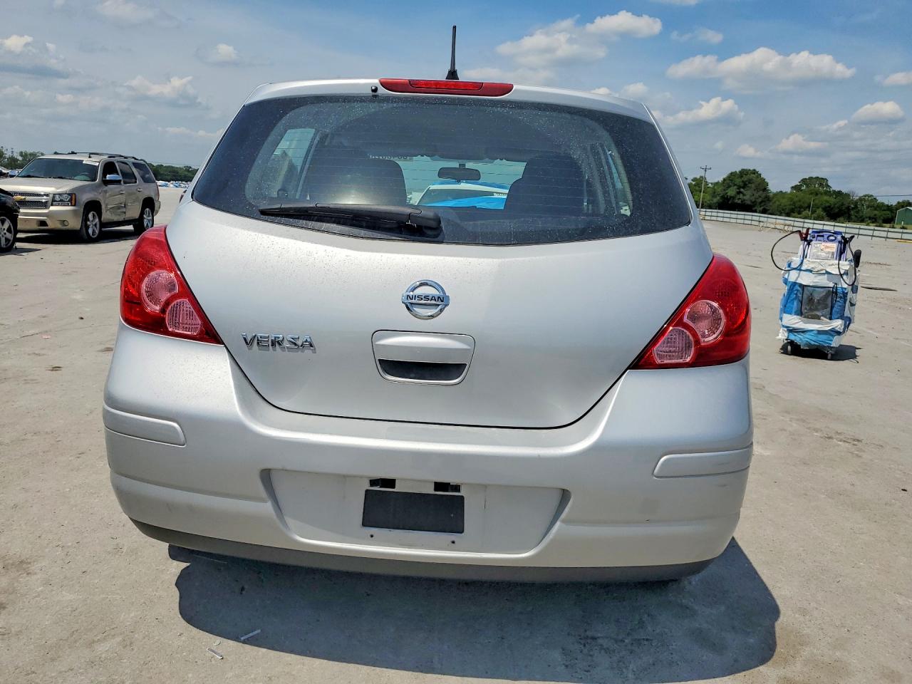 2011 Nissan Versa 1.8 S Silver vin: 3N1BC1CP8BL363492