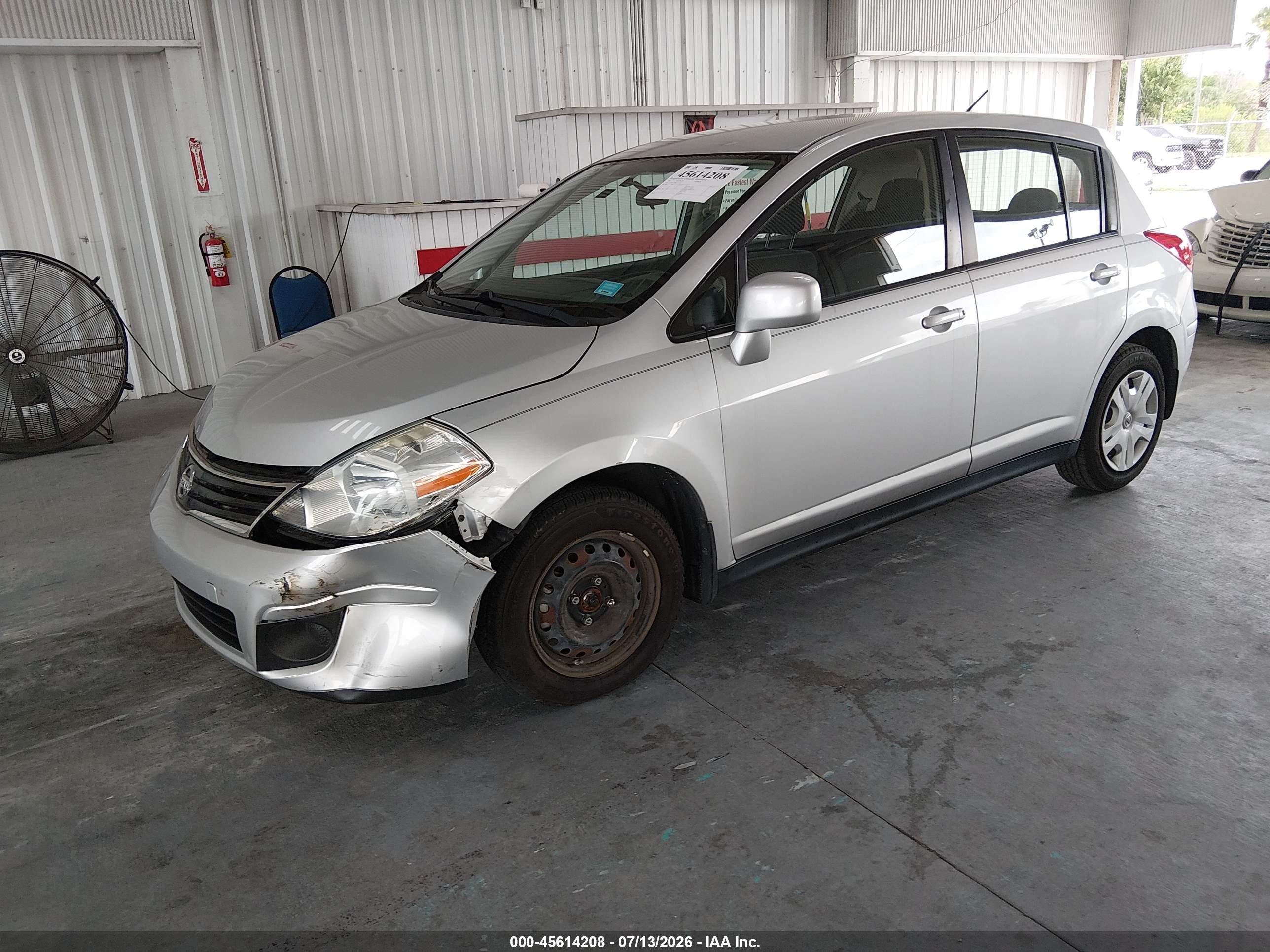 2011 Nissan Versa 1.8s Silver vin: 3N1BC1CP8BL411914