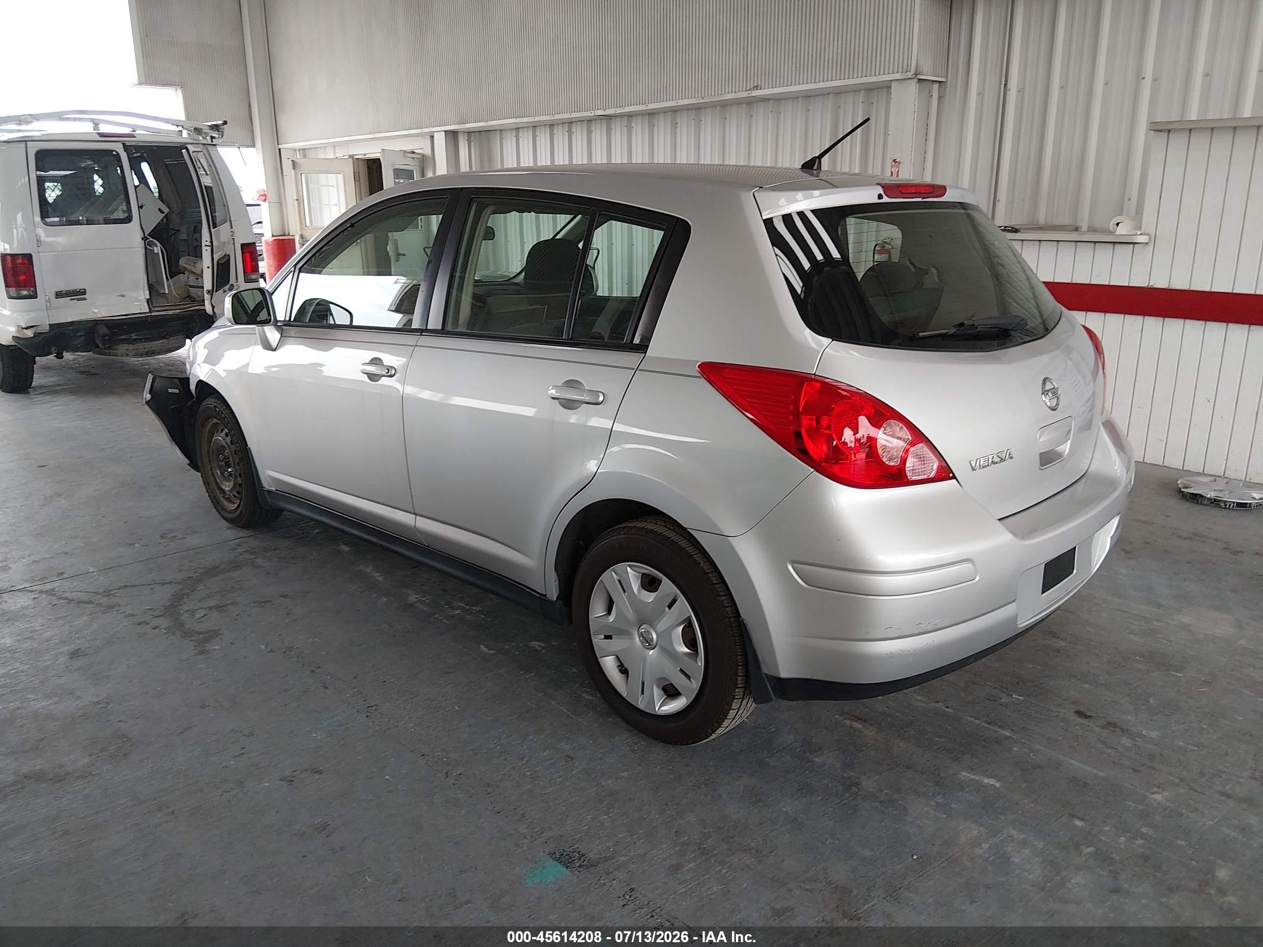 2011 Nissan Versa 1.8s Silver vin: 3N1BC1CP8BL411914