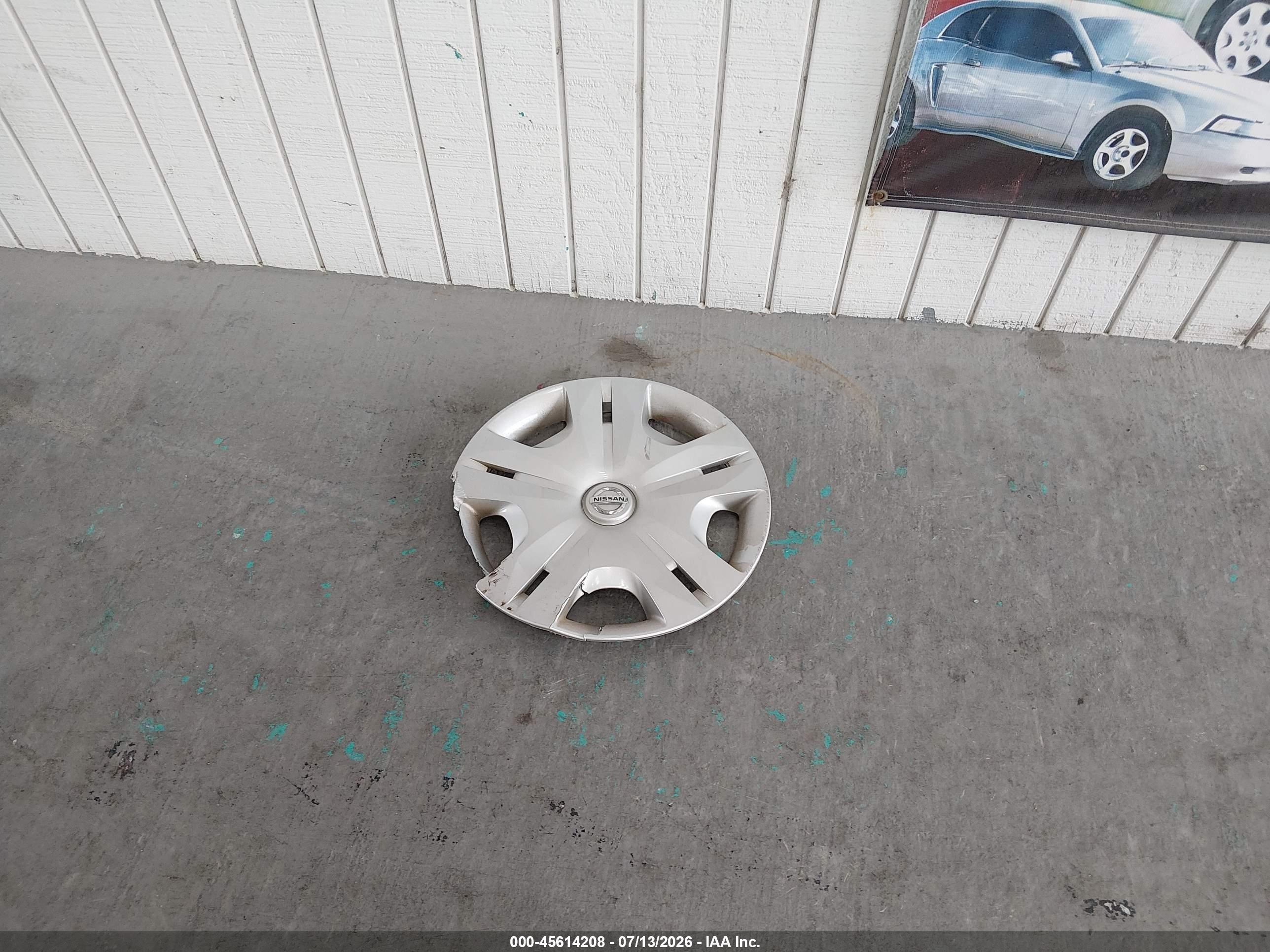 2011 Nissan Versa 1.8s Silver vin: 3N1BC1CP8BL411914
