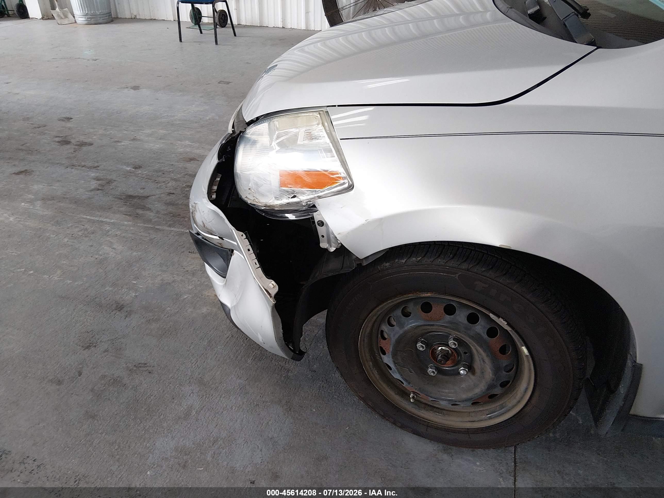 2011 Nissan Versa 1.8s Silver vin: 3N1BC1CP8BL411914