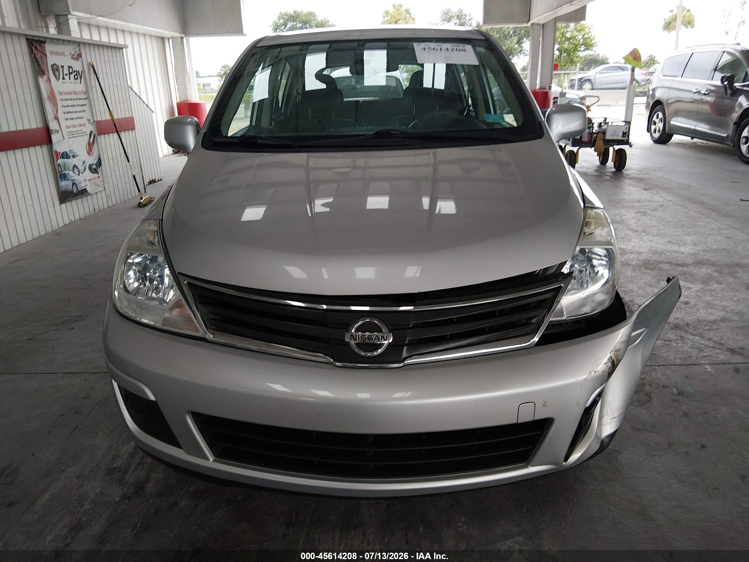 2011 Nissan Versa 1.8s Silver vin: 3N1BC1CP8BL411914