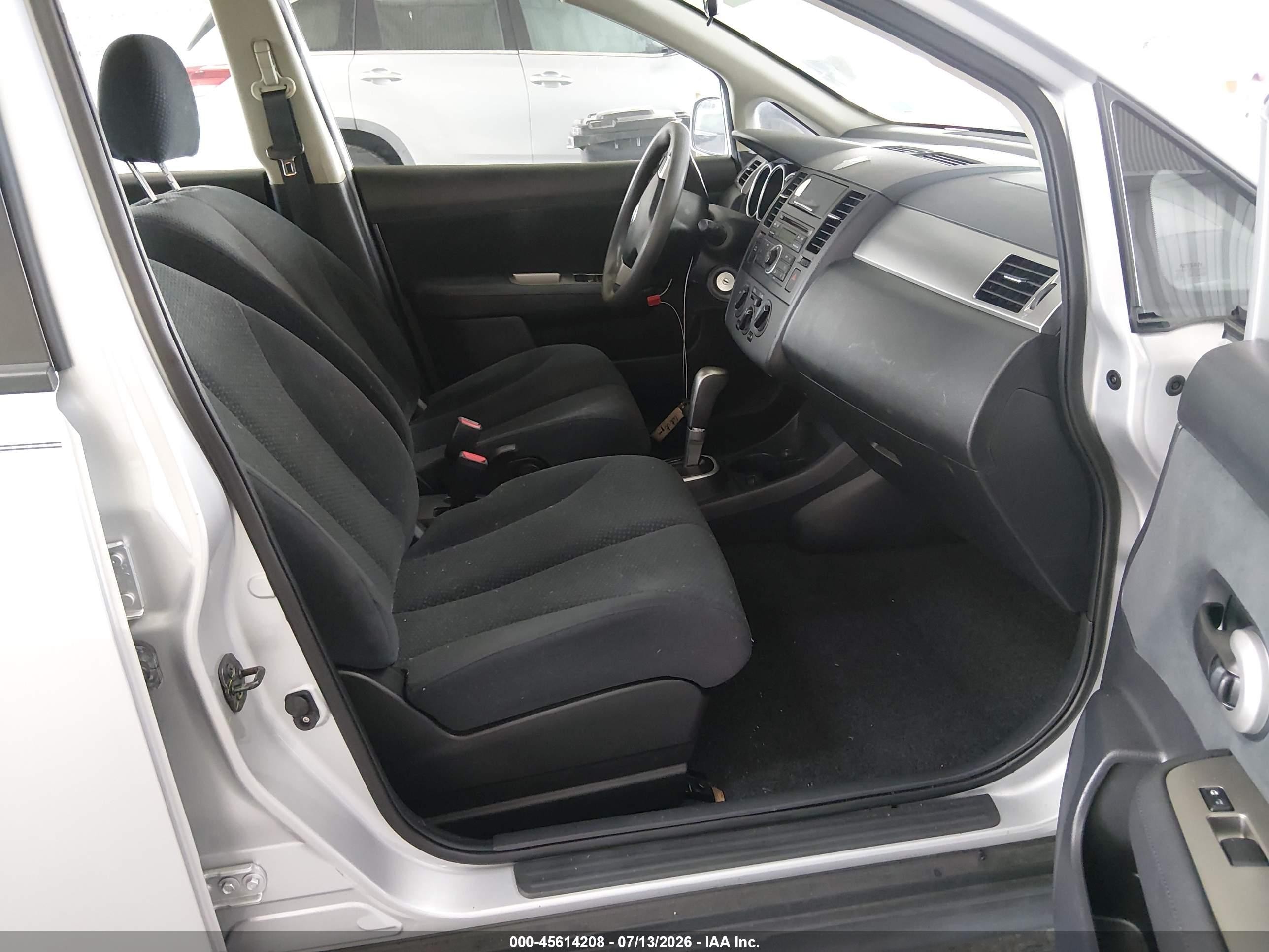 2011 Nissan Versa 1.8s Silver vin: 3N1BC1CP8BL411914