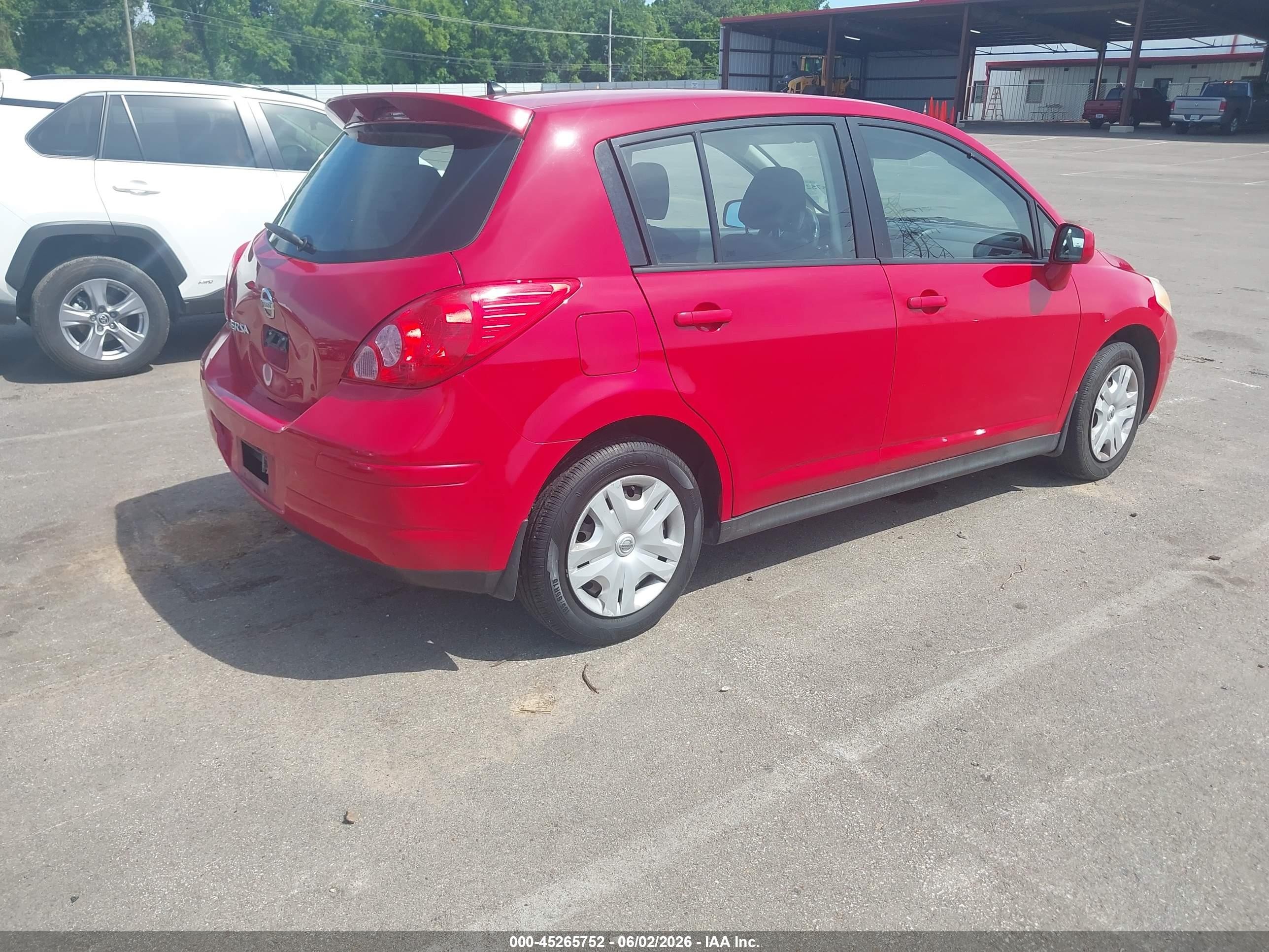 2011 Nissan Versa 1.8s Red vin: 3N1BC1CP8BL428454