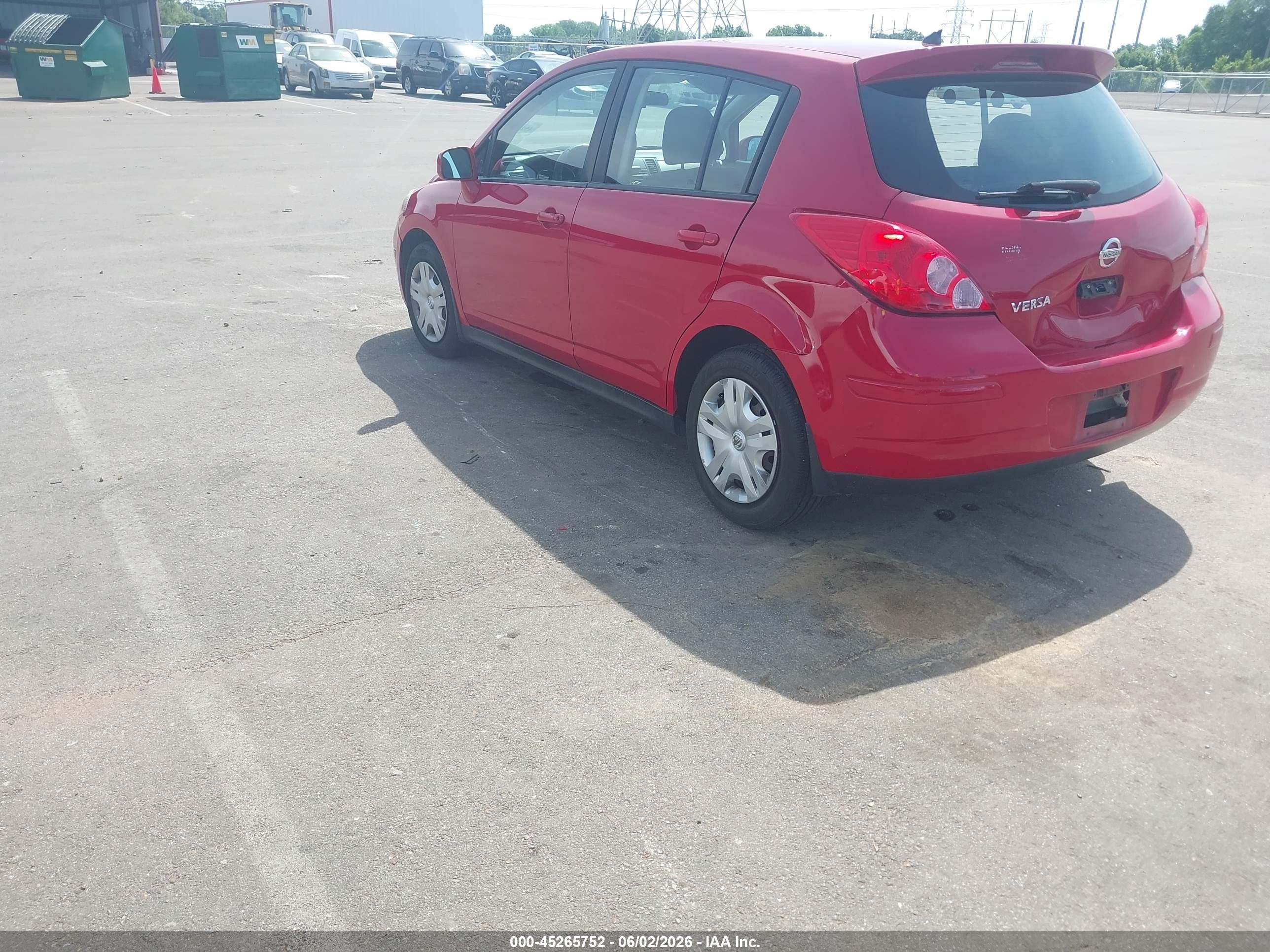 2011 Nissan Versa 1.8s Red vin: 3N1BC1CP8BL428454