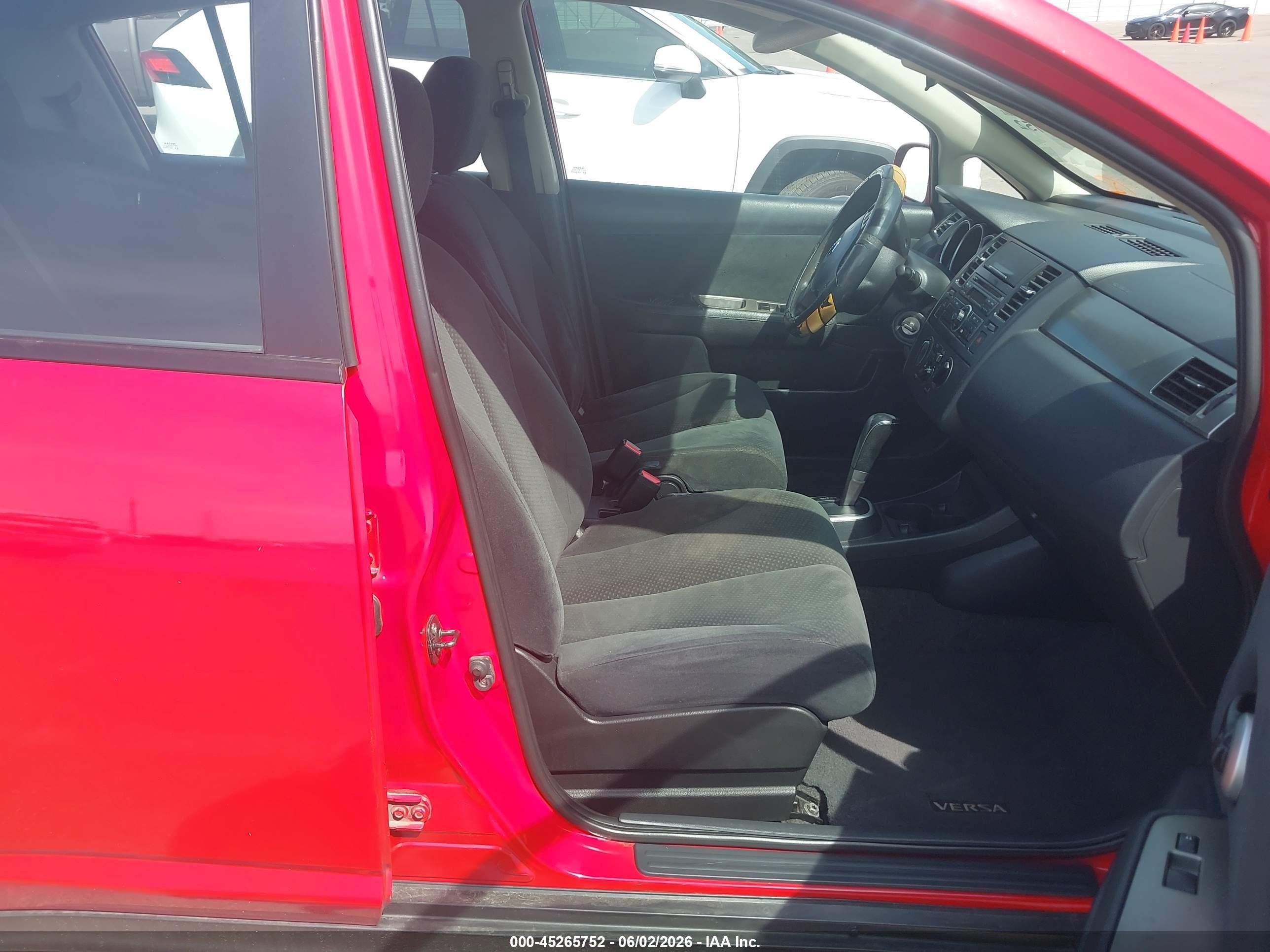2011 Nissan Versa 1.8s Red vin: 3N1BC1CP8BL428454