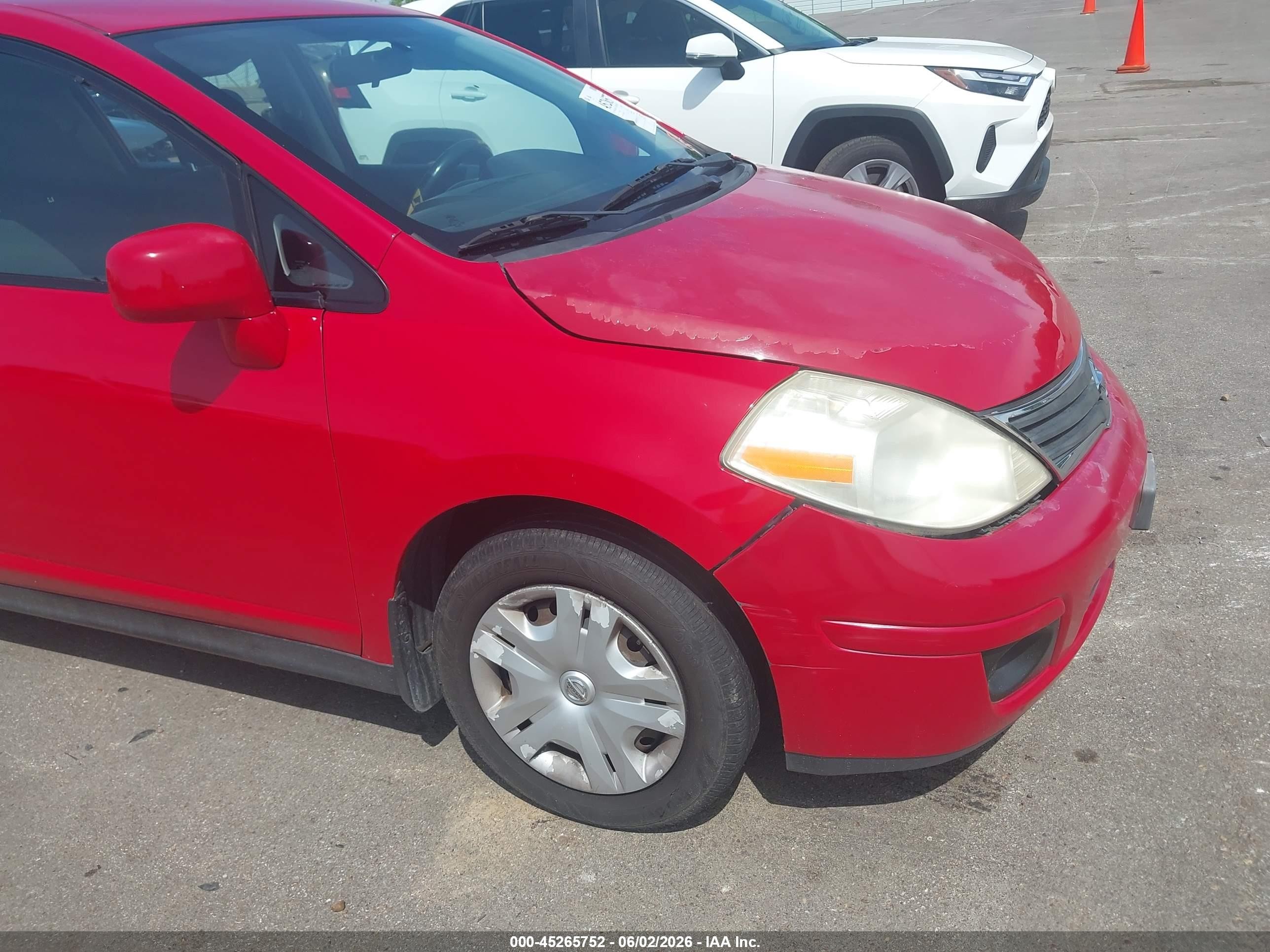 2011 Nissan Versa 1.8s Red vin: 3N1BC1CP8BL428454