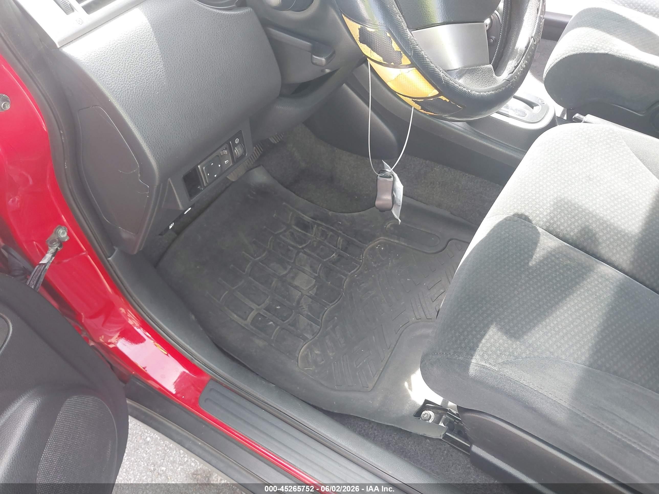 2011 Nissan Versa 1.8s Red vin: 3N1BC1CP8BL428454