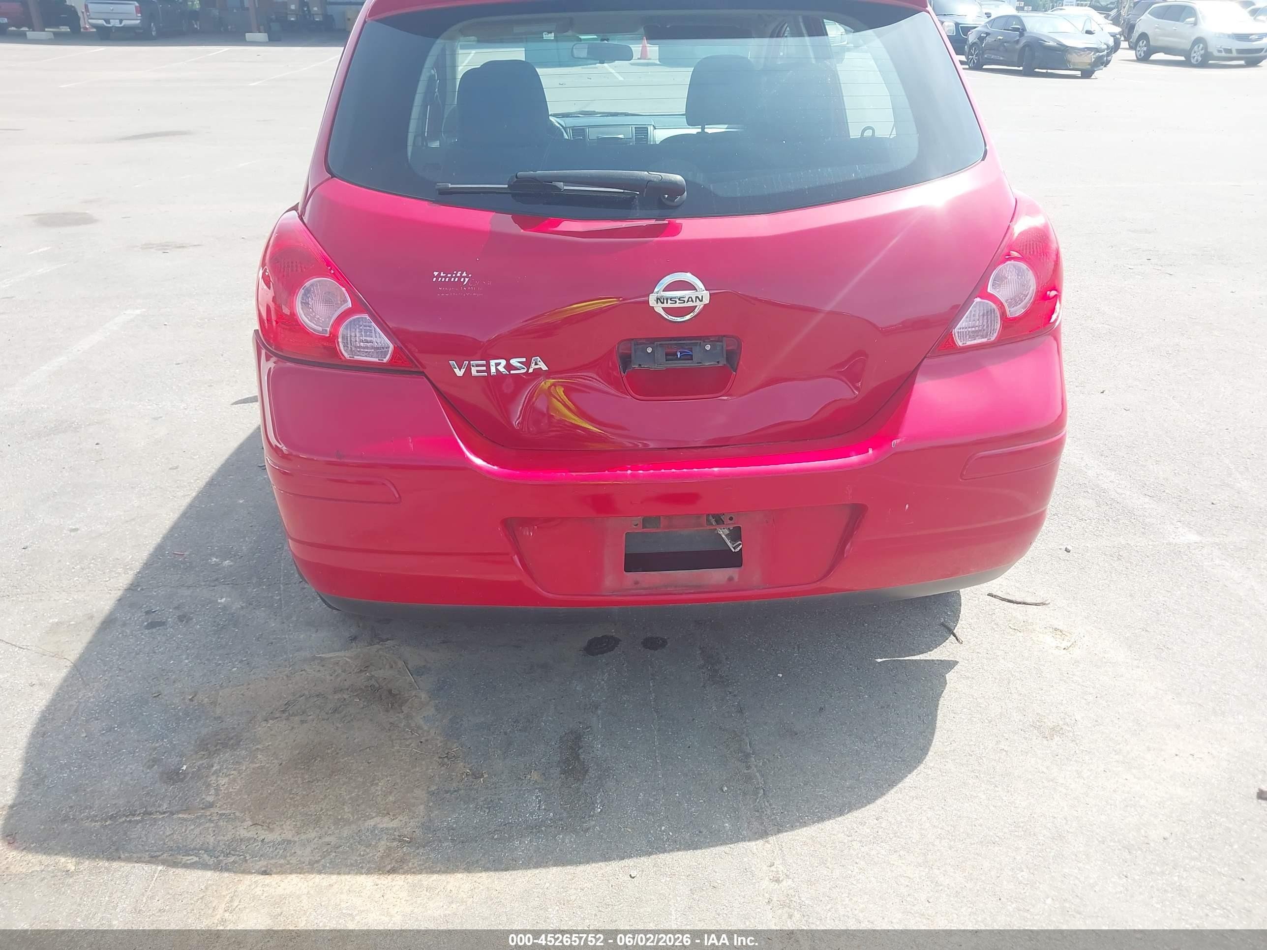 2011 Nissan Versa 1.8s Red vin: 3N1BC1CP8BL428454
