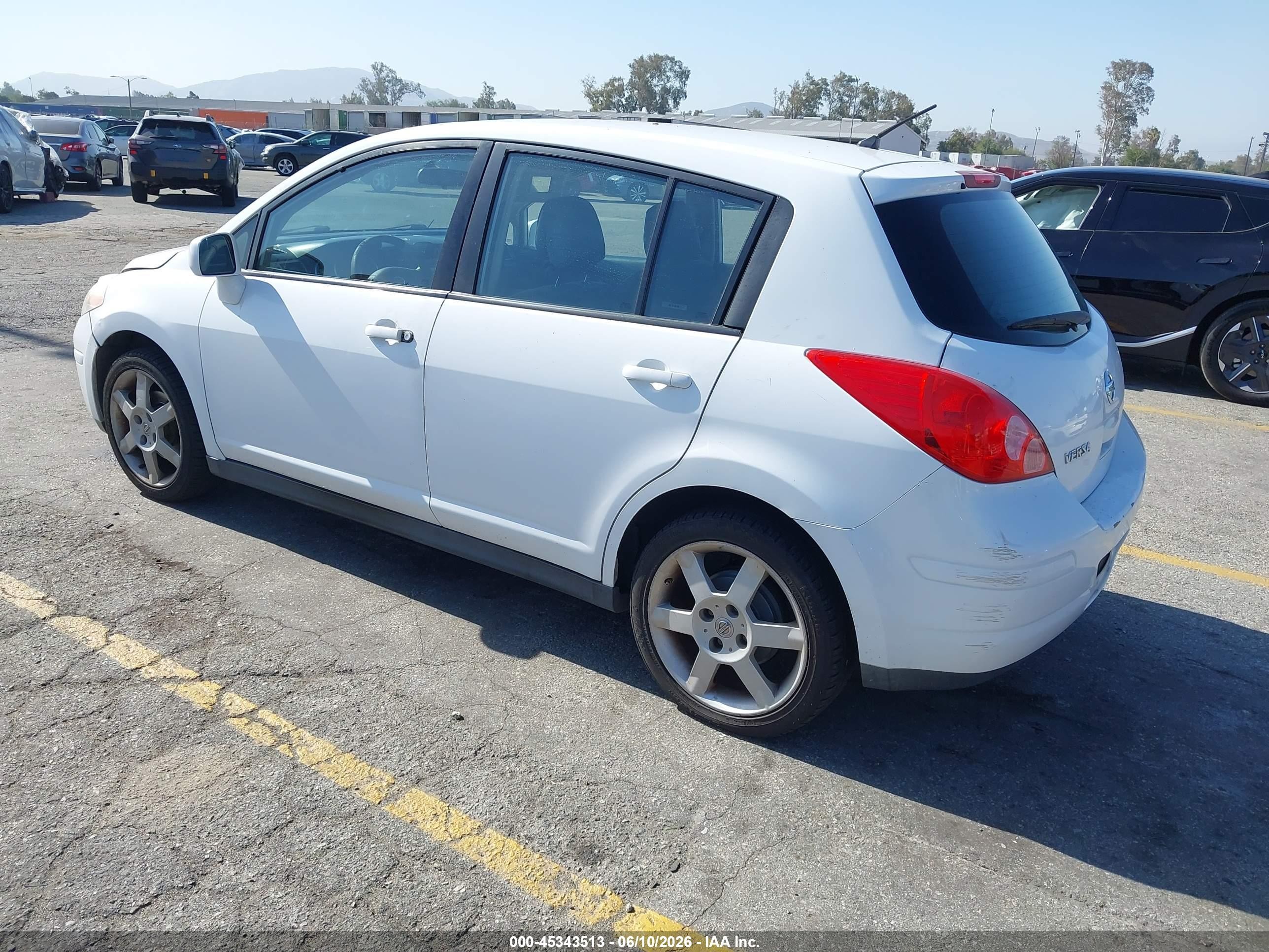 2011 Nissan Versa 1.8s White vin: 3N1BC1CP8BL442452