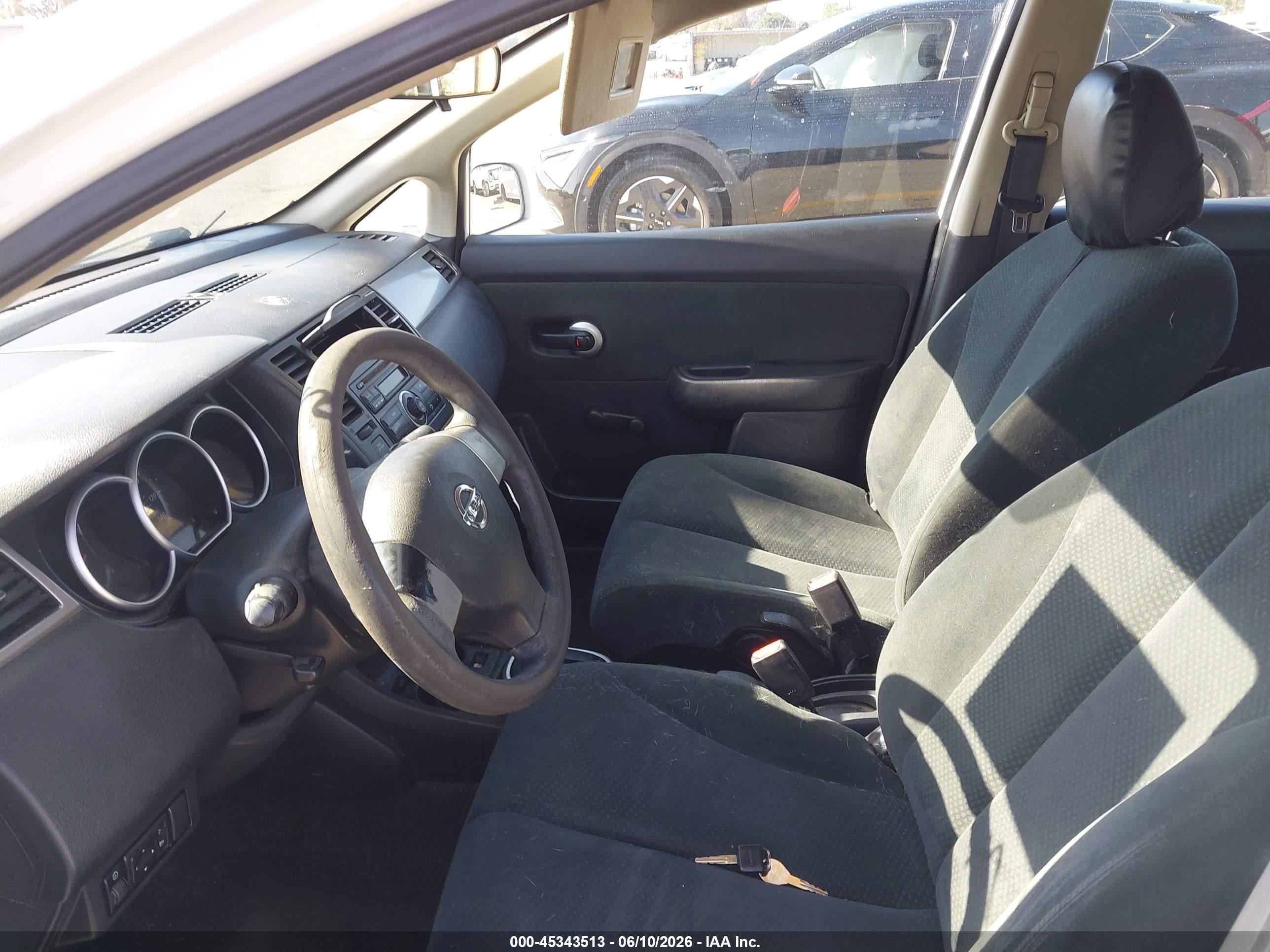 2011 Nissan Versa 1.8s White vin: 3N1BC1CP8BL442452