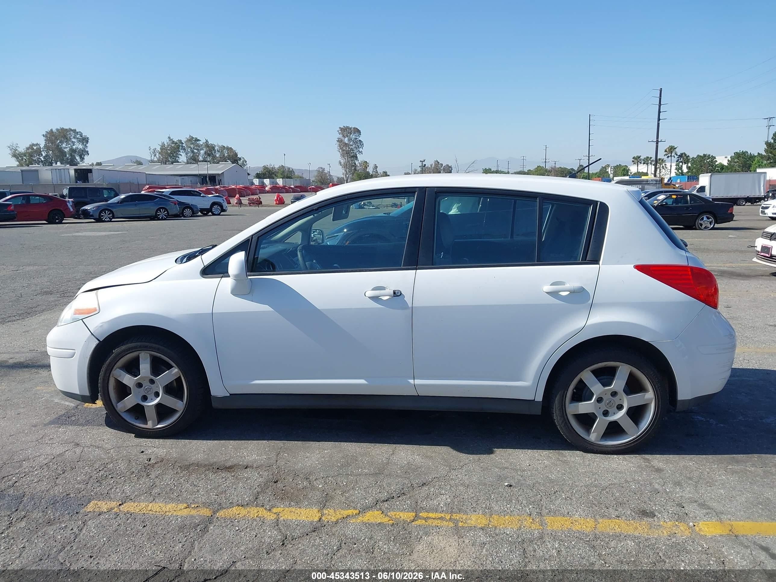 2011 Nissan Versa 1.8s White vin: 3N1BC1CP8BL442452