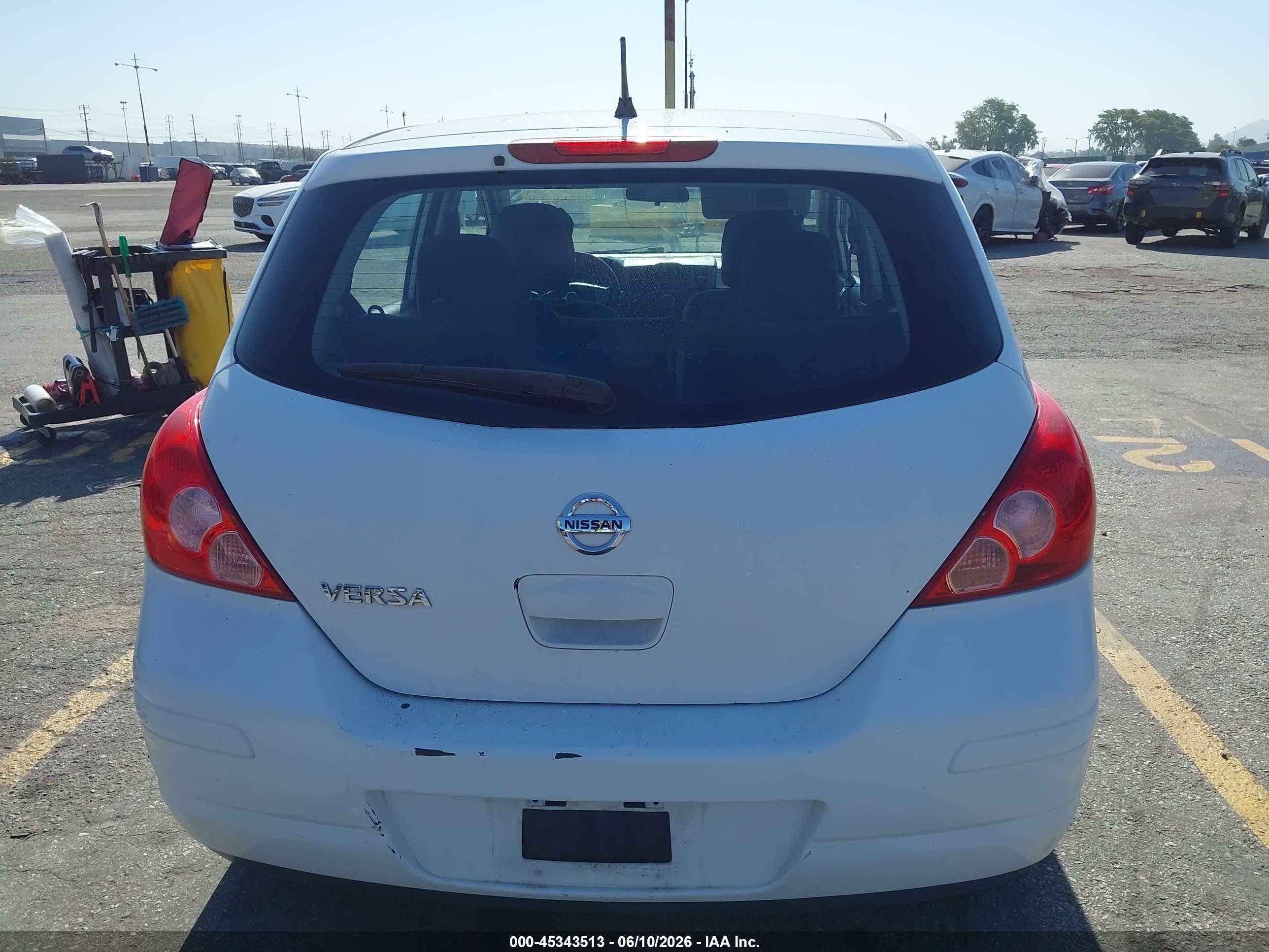 2011 Nissan Versa 1.8s White vin: 3N1BC1CP8BL442452