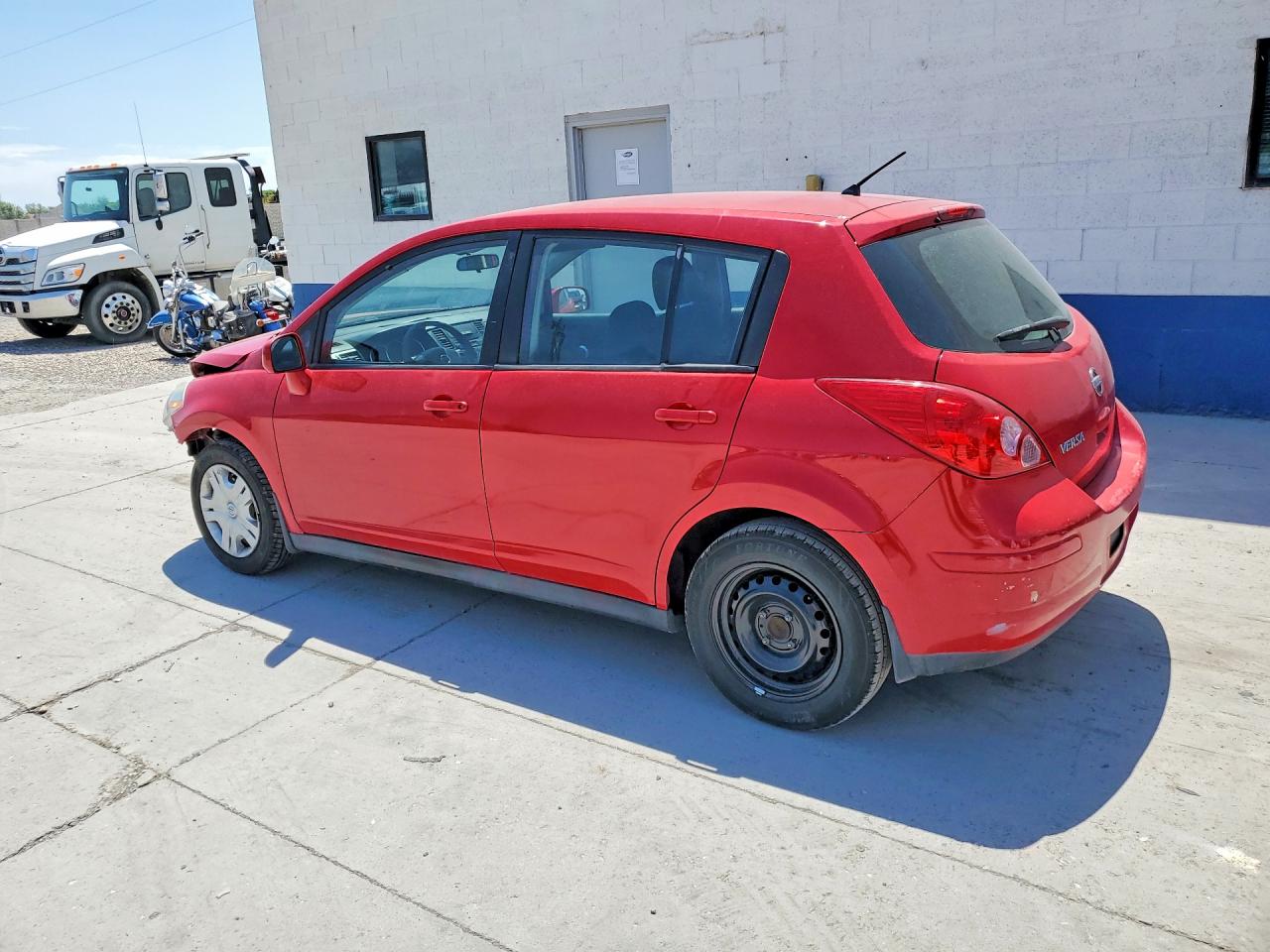 2011 Nissan Versa Красный vin: 3N1BC1CP8BL447215