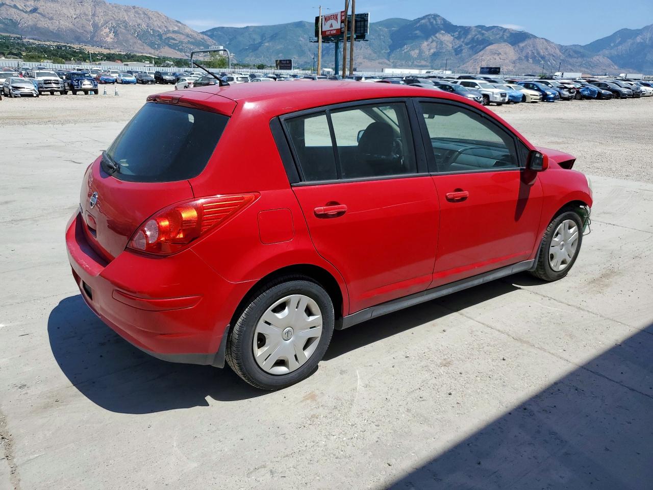 2011 Nissan Versa Красный vin: 3N1BC1CP8BL447215