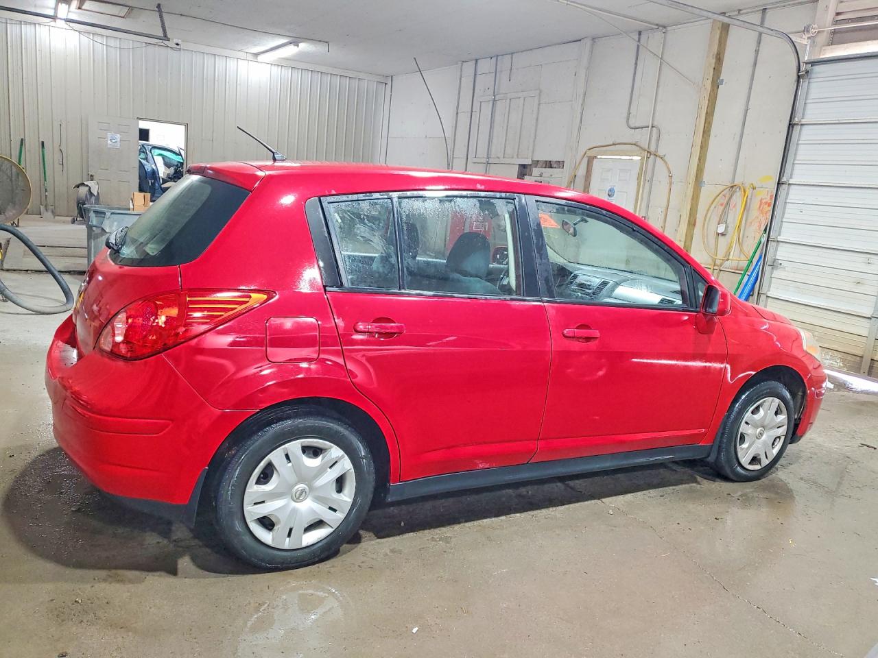 2011 Nissan Versa 1.8 S Red vin: 3N1BC1CP8BL511222