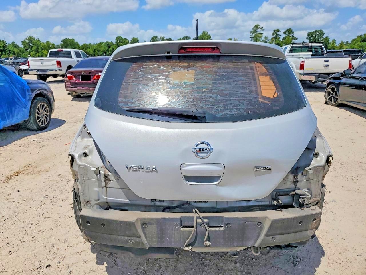 2012 Nissan Versa 1.8 S Silver vin: 3N1BC1CP8CK249354