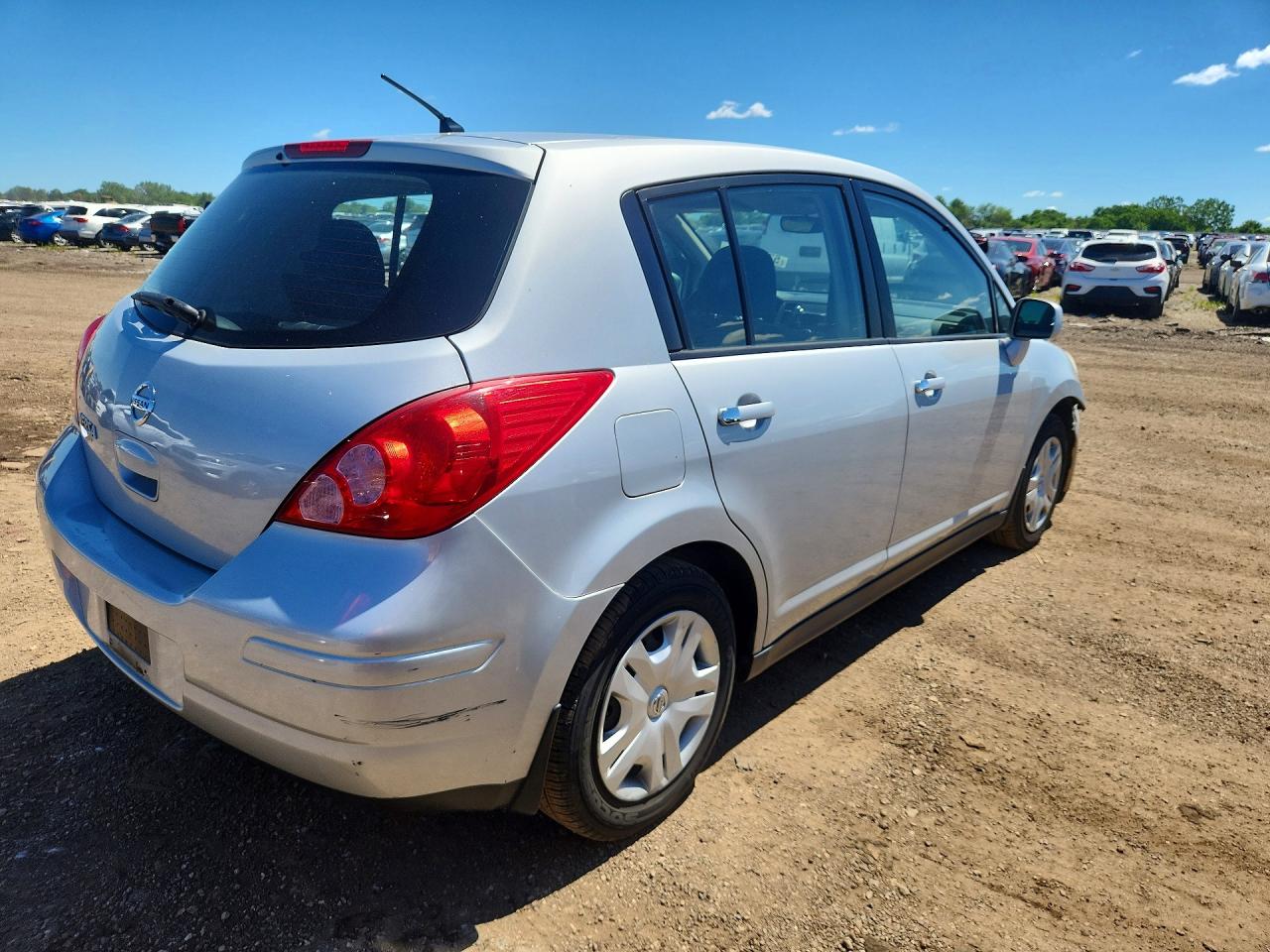 2012 Nissan Versa 1.8 S Silver vin: 3N1BC1CP8CK251489