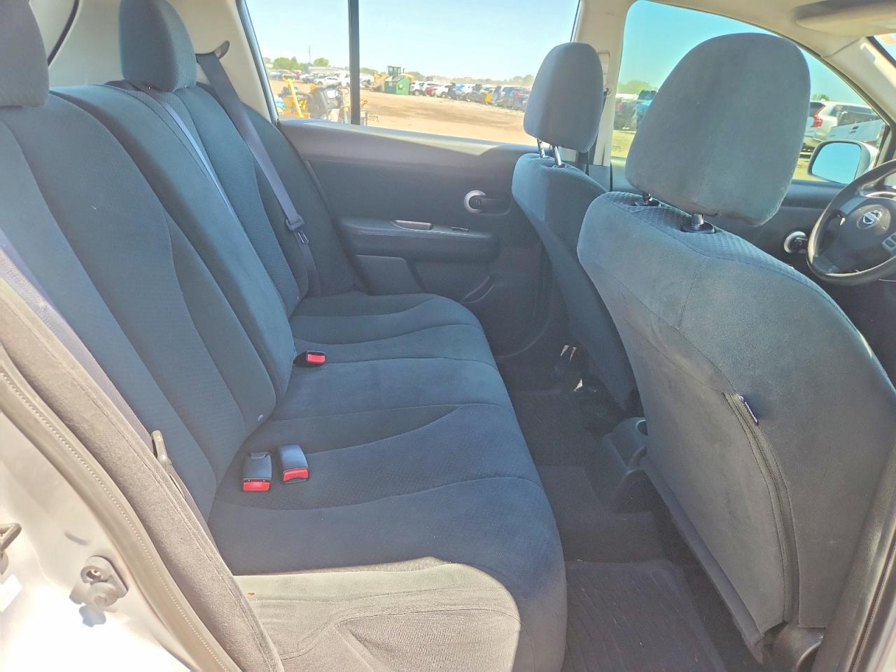 2012 Nissan Versa 1.8 S Silver vin: 3N1BC1CP8CK251489