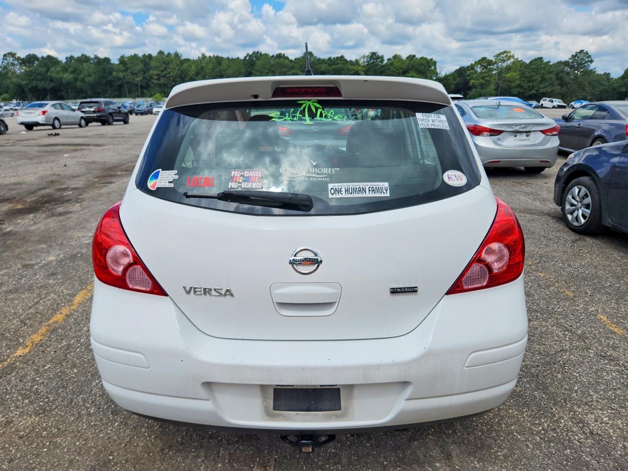 2012 Nissan Versa 1.8 S White vin: 3N1BC1CP8CK252738