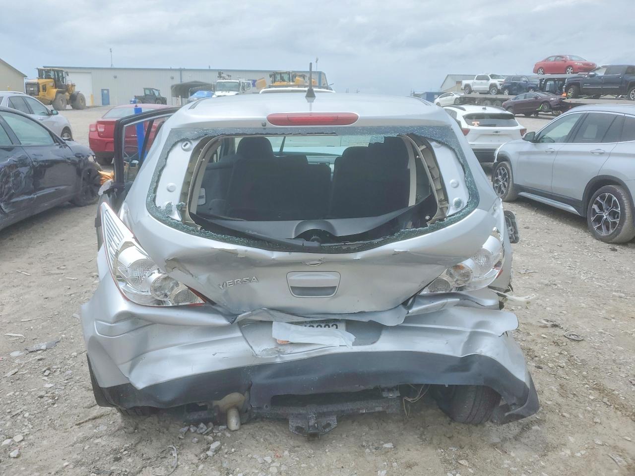 2012 Nissan Versa 1.8 S Silver vin: 3N1BC1CP8CK267661
